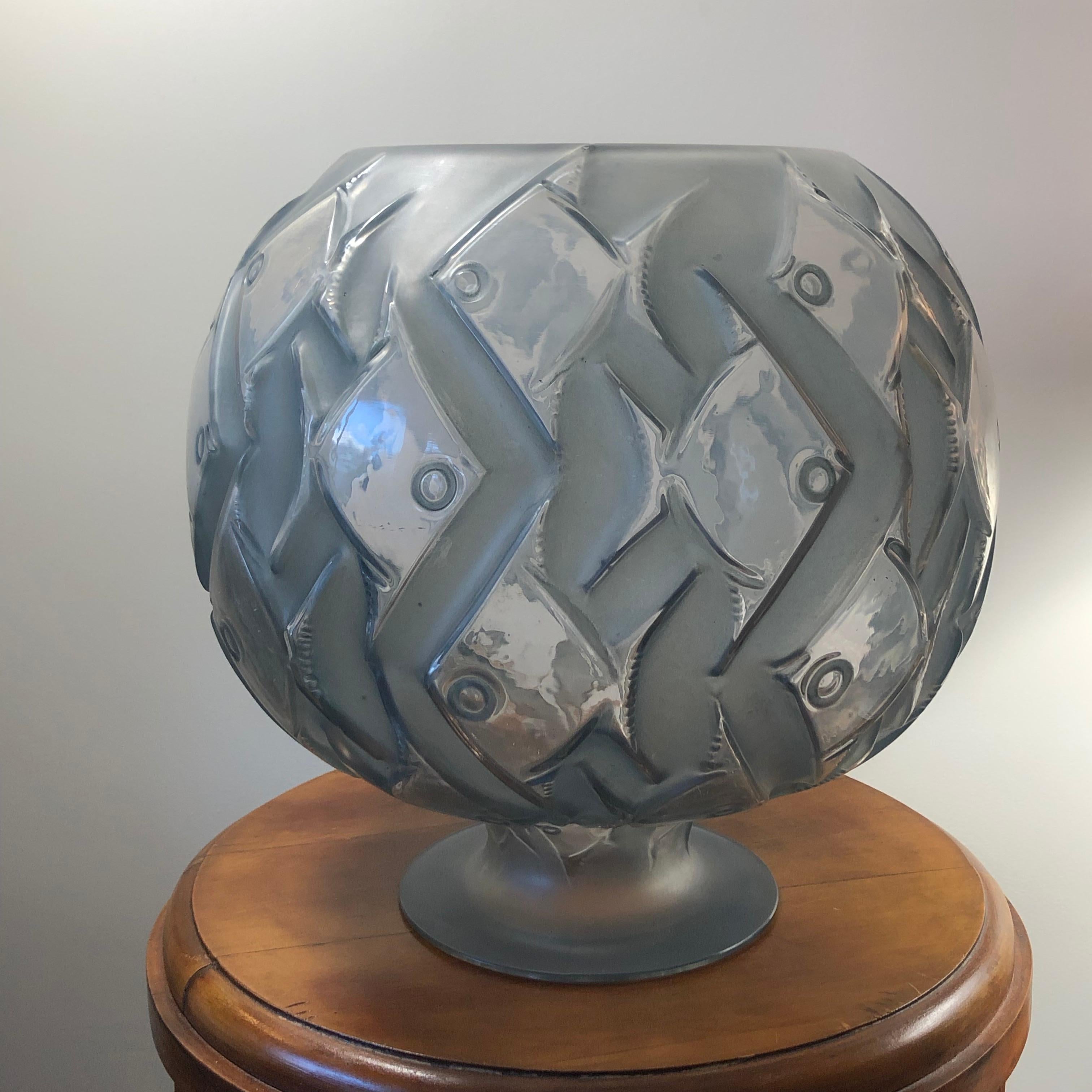 1928 René Lalique Penthievre Vase in Clear Glass with Blue Patina Fishes 3