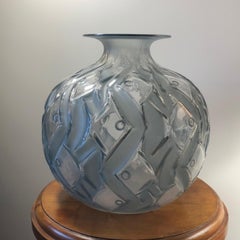1928 René Lalique Penthievre Vase in Clear Glass with Blue Patina Fishes