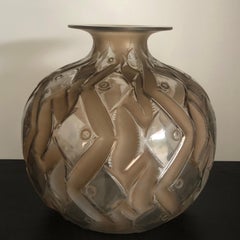 1928 René Lalique Penthievre Vase in Clear Glass with Sepia Patina Fishes