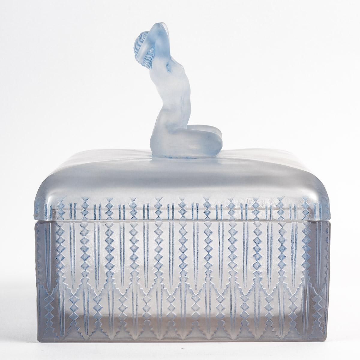 Molded 1928 René Lalique Sultane Box Frosted Glass with Blue Patina