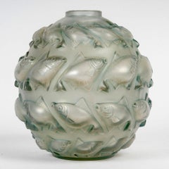 1928 René Lalique - Vase Camaret Fishes Glass With Blue Grey Patina