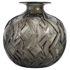 1928 René Lalique - Vase Penthièvre Verre gris