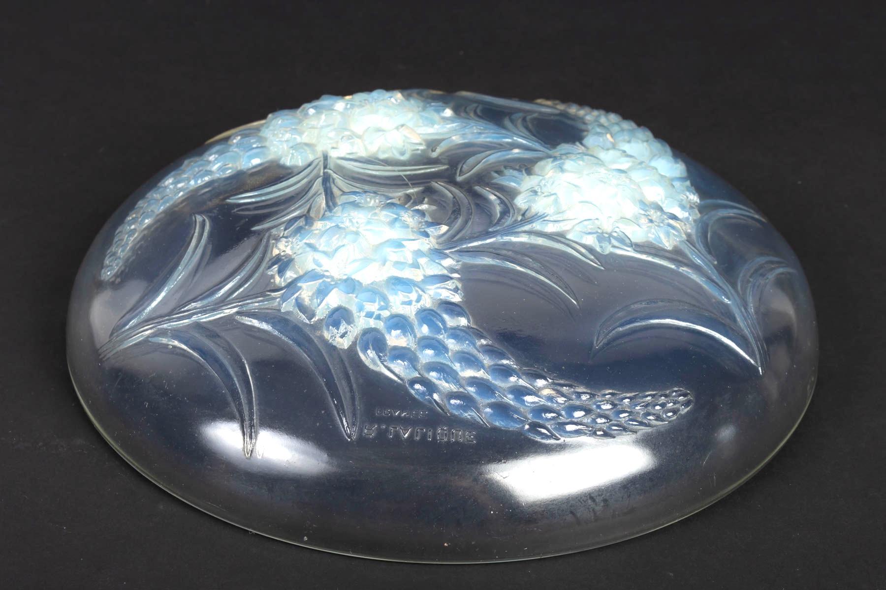Molded 1928 René Lalique Véronique Bowl Opalescent Glass, Flowers