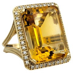 19.29 Karat Citrin im Smaragdschliff und Diamant-Halo-Cocktailring aus 14 Karat Gold