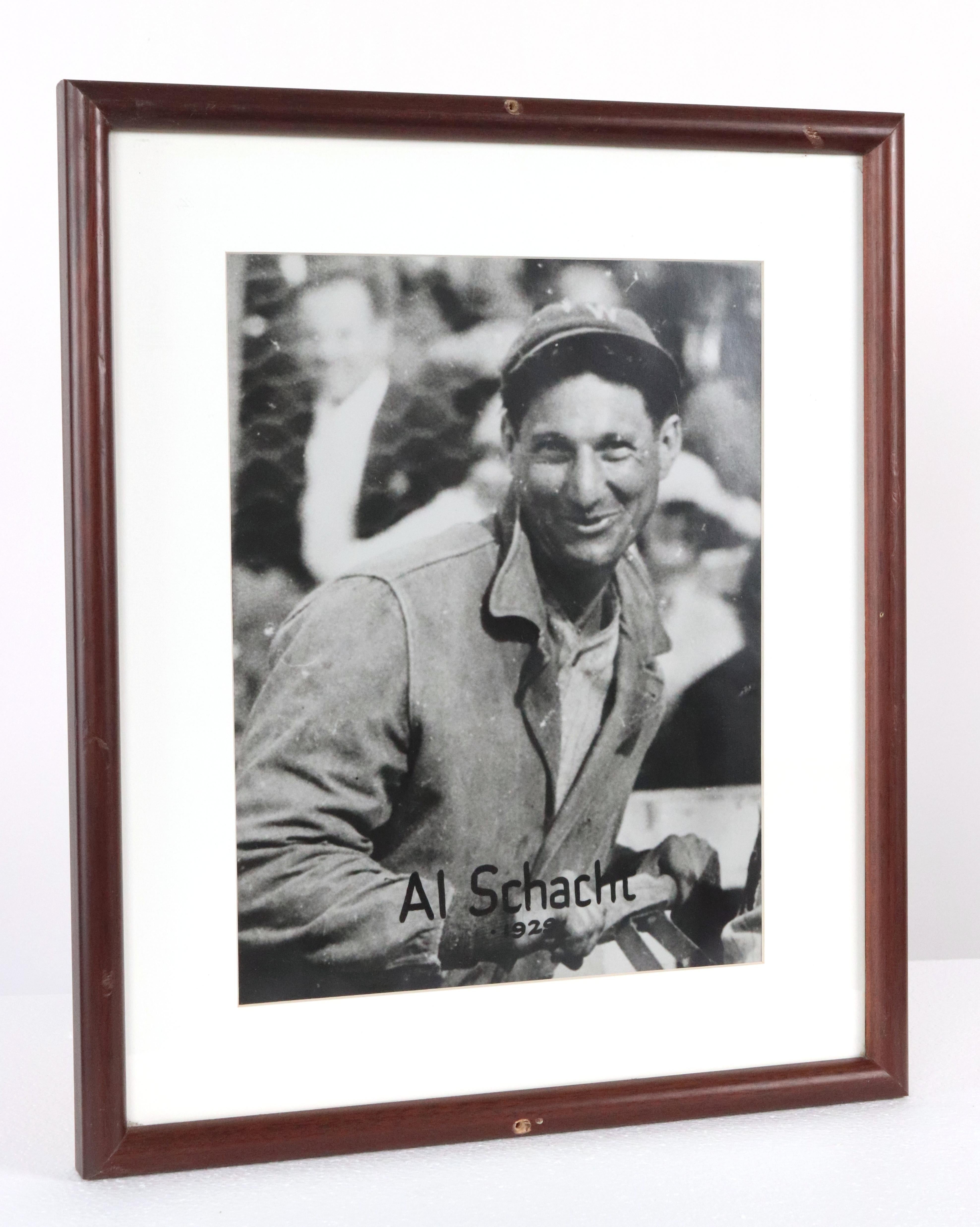 Schwarz-Weiß-Foto von Alexander Schacht aus dem Jahr 1929. Er war ein Major-League-Baseballspieler, der von 1919 bis 1921 für die Washington Senators warf. Dieser Artikel wurde von Gallagher's Steakhouse Restaurant in New York City erworben. Der
