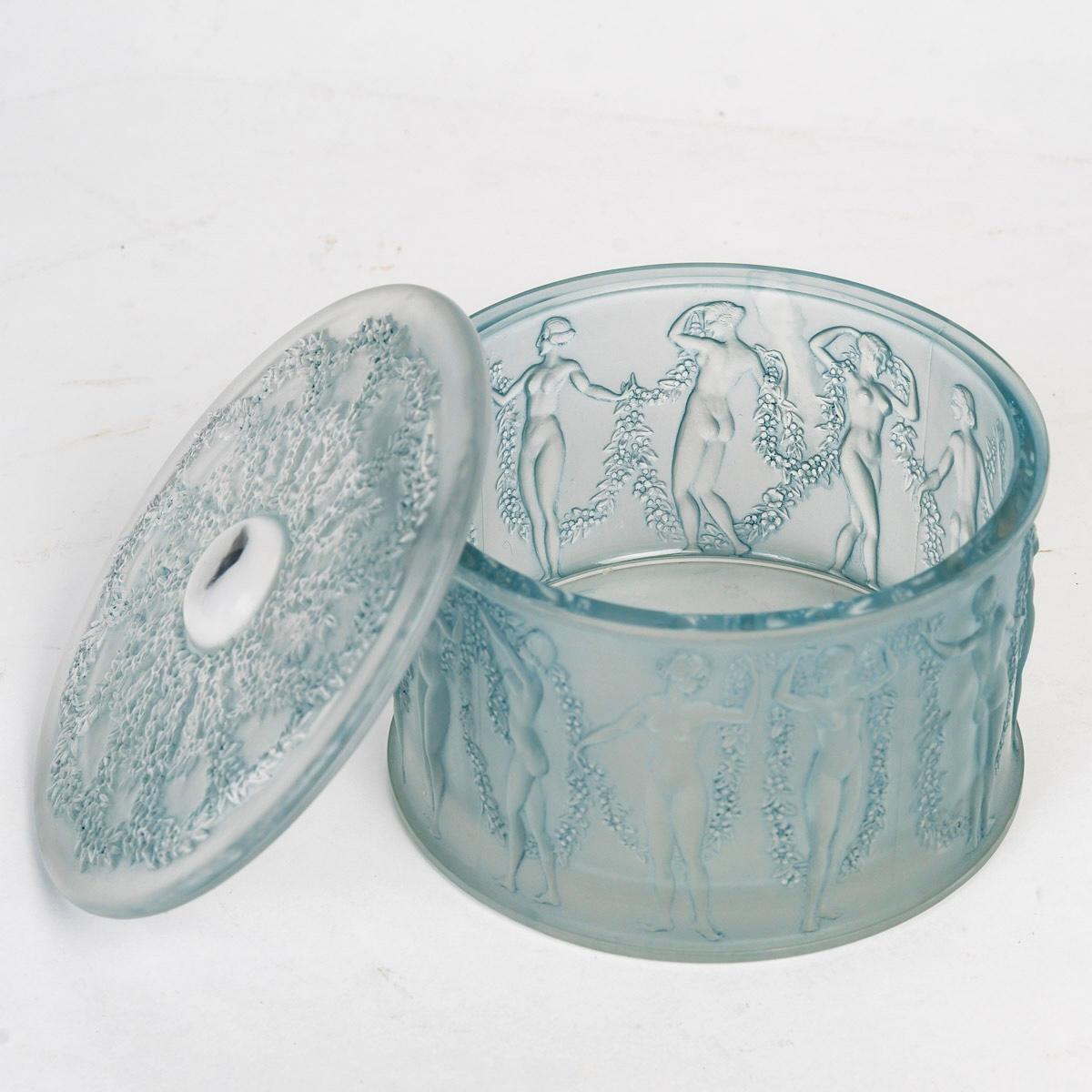 Molded 1929 René Lalique Box Figurines Et Guirlandes Glass with Blue Patina For Sale