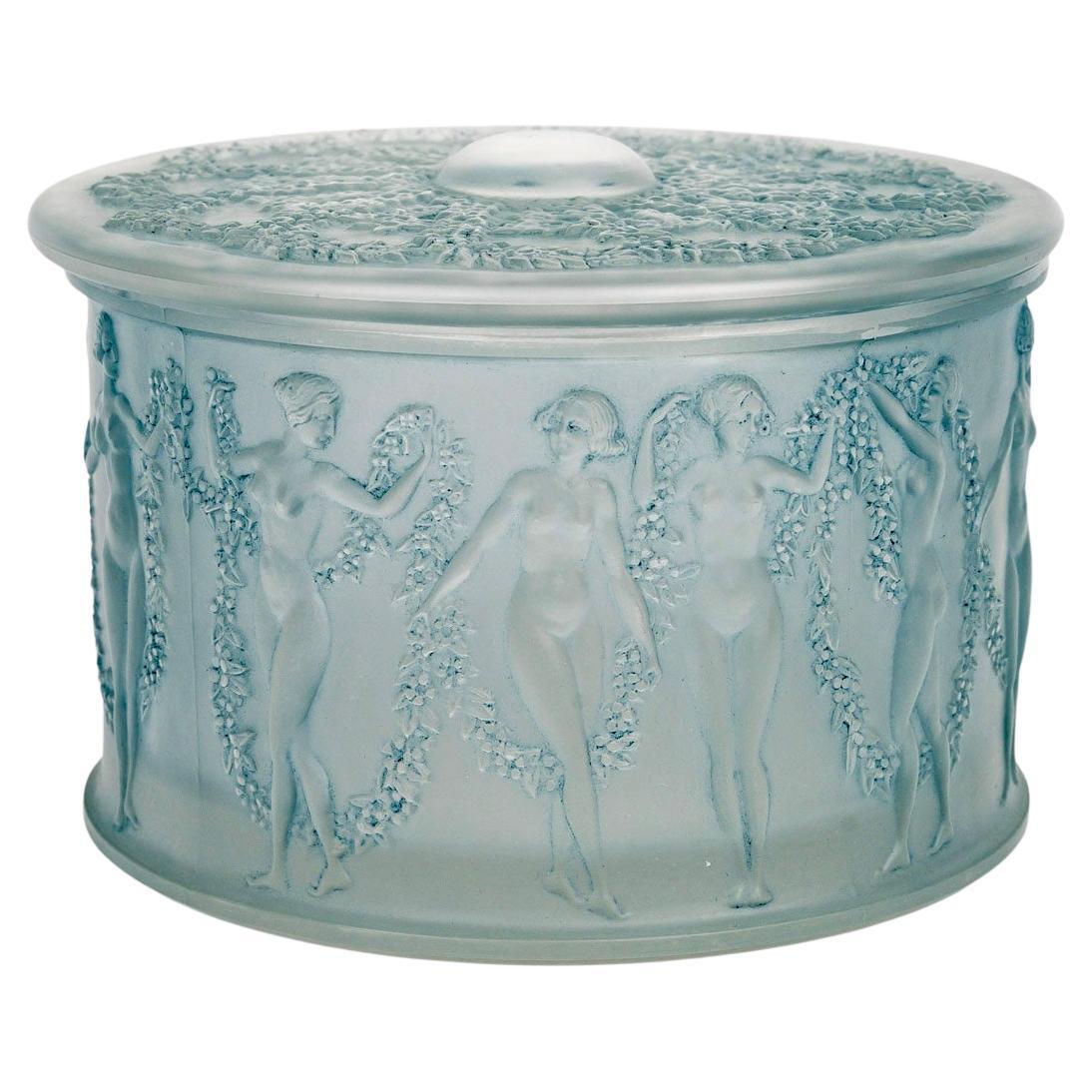 1929 René Lalique Box Figurines Et Guirlandes Glas mit blauer Patina