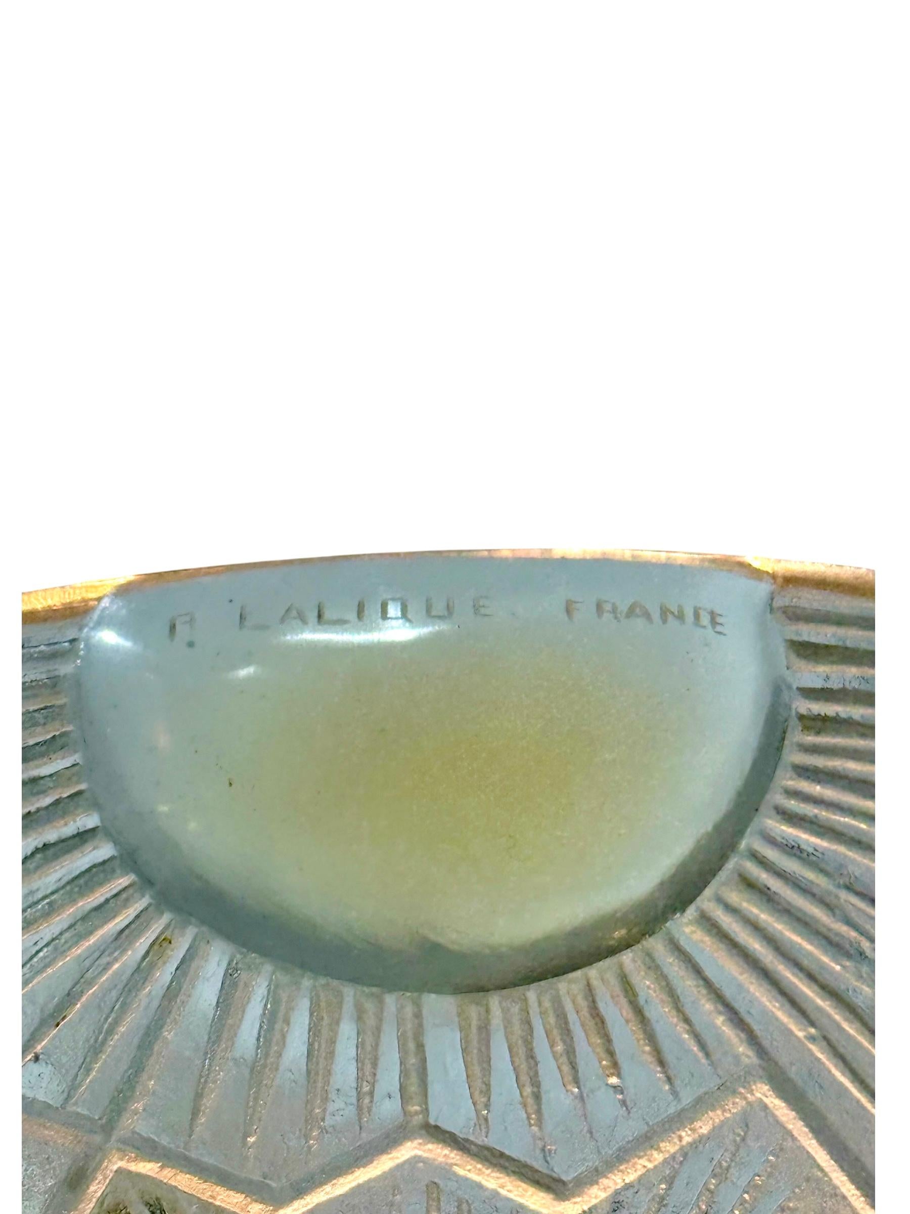 1929 René Lalique, Lámpara de techo Chandelier Soleil Cristal opalescente en Bueno estado para la venta en Boulogne Billancourt, FR