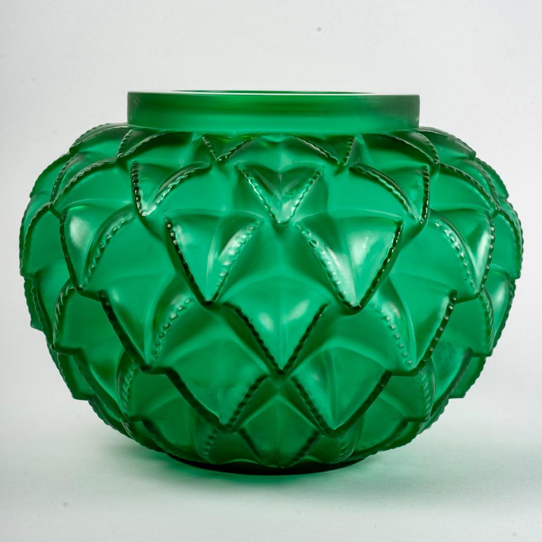 Moulé 1929 Vase original René Lalique Languedoc en verre vert émeraude, feuilles de cactus