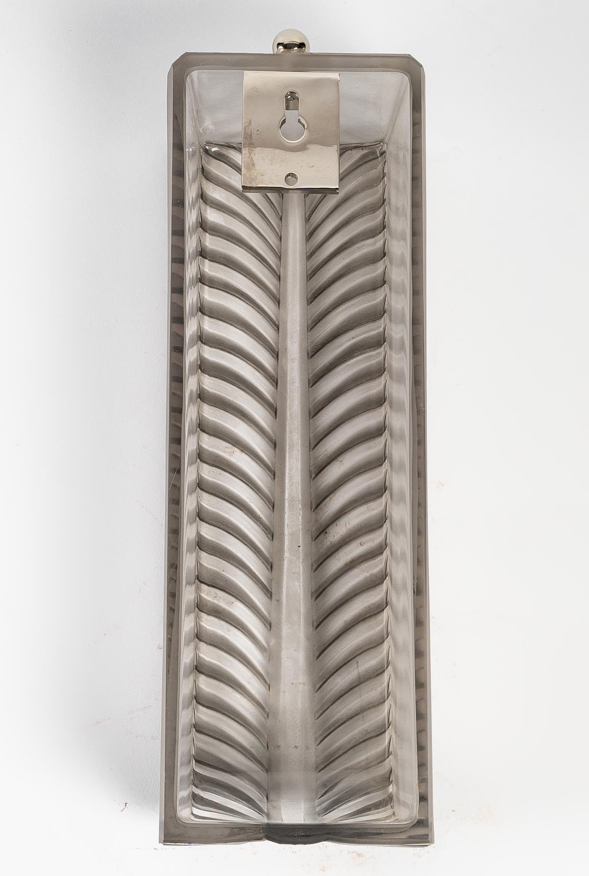Early 20th Century 1929 René Lalique Pair of Art Deco Sconces Wall Lights Palmes Glass Grey Patina