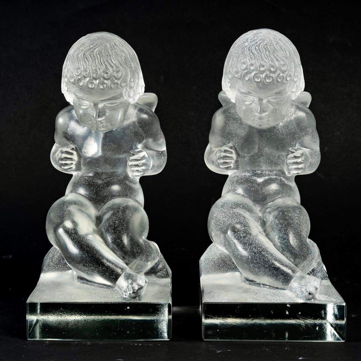 Pair of bookends 