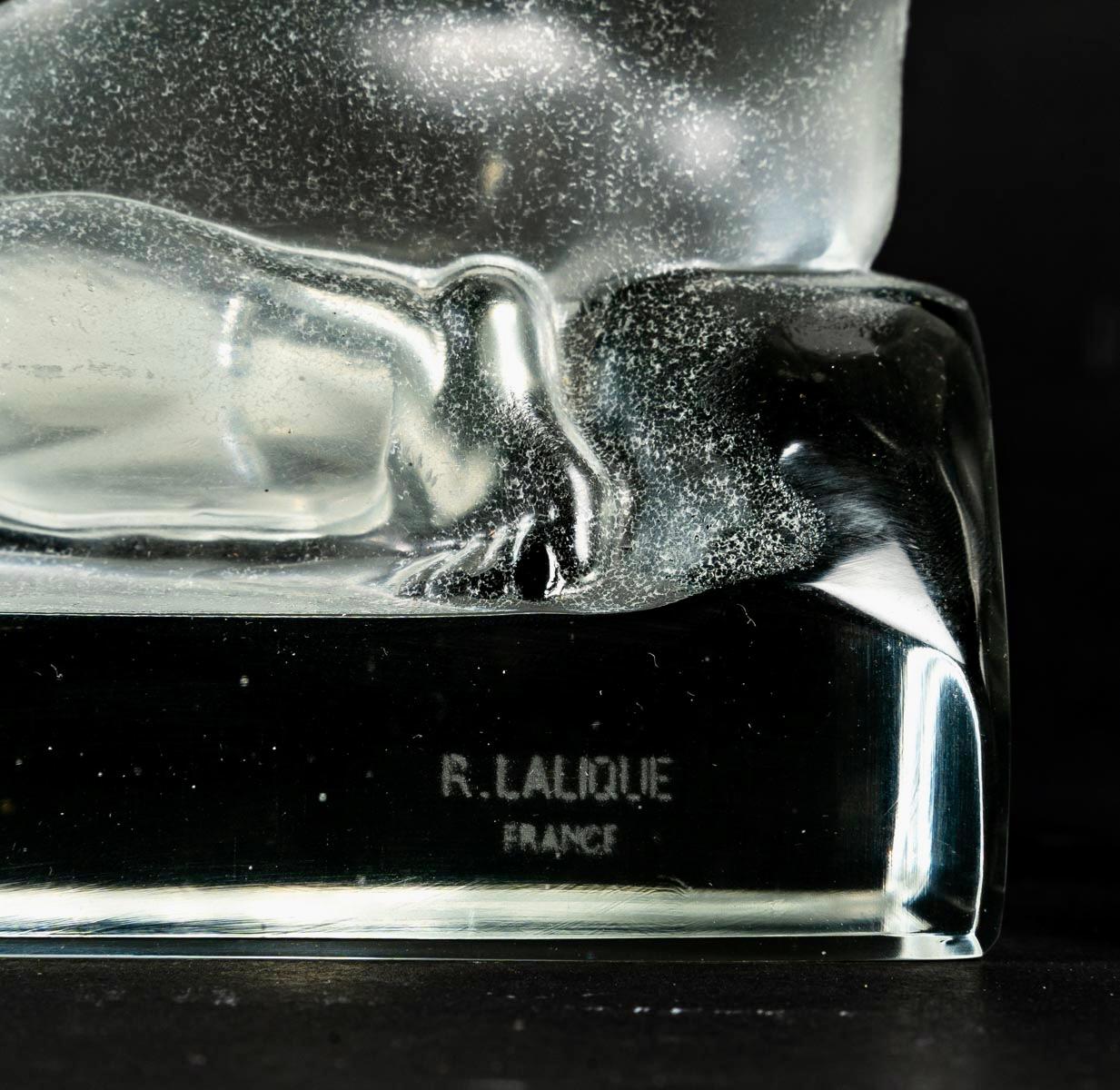 1929 René Lalique, Pair of Bookends Amour Frosted Glass In Good Condition In Boulogne Billancourt, FR