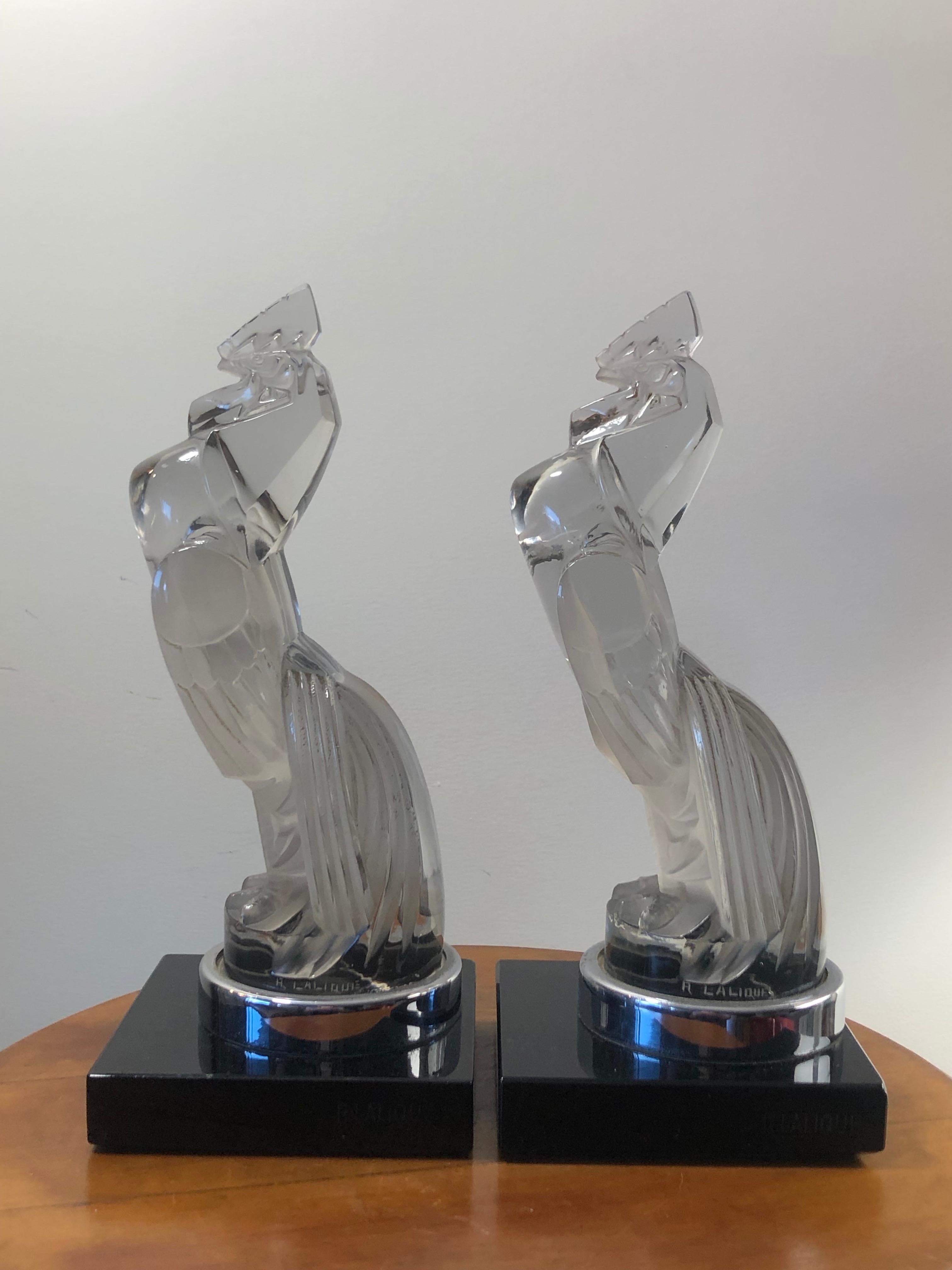 Molded 1929 Rene Lalique Pair of Coq Houdan Bookends on Black Glass Bases, Roosters