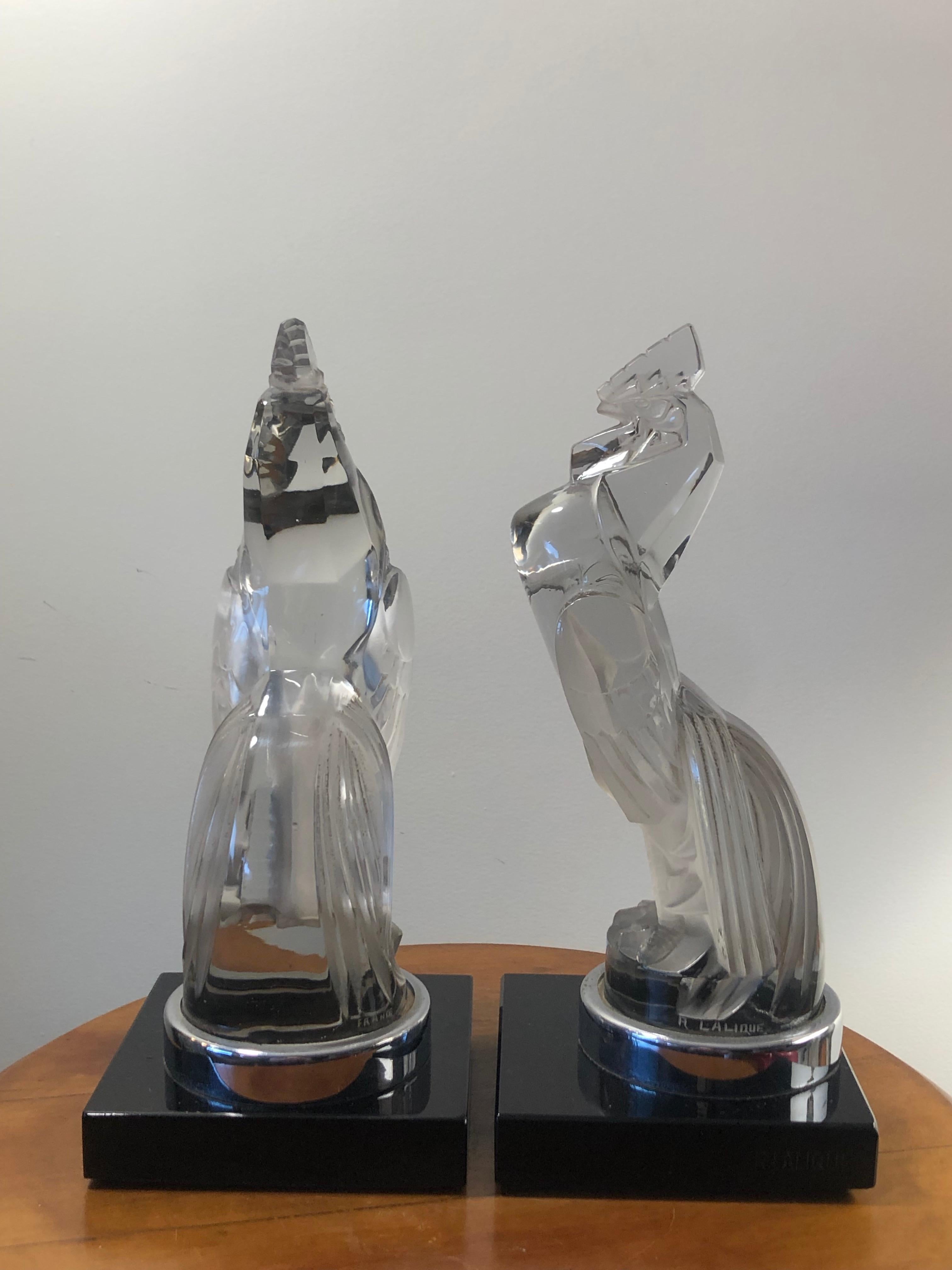 1929 Rene Lalique Pair of Coq Houdan Bookends on Black Glass Bases, Roosters In Good Condition In Boulogne Billancourt, FR