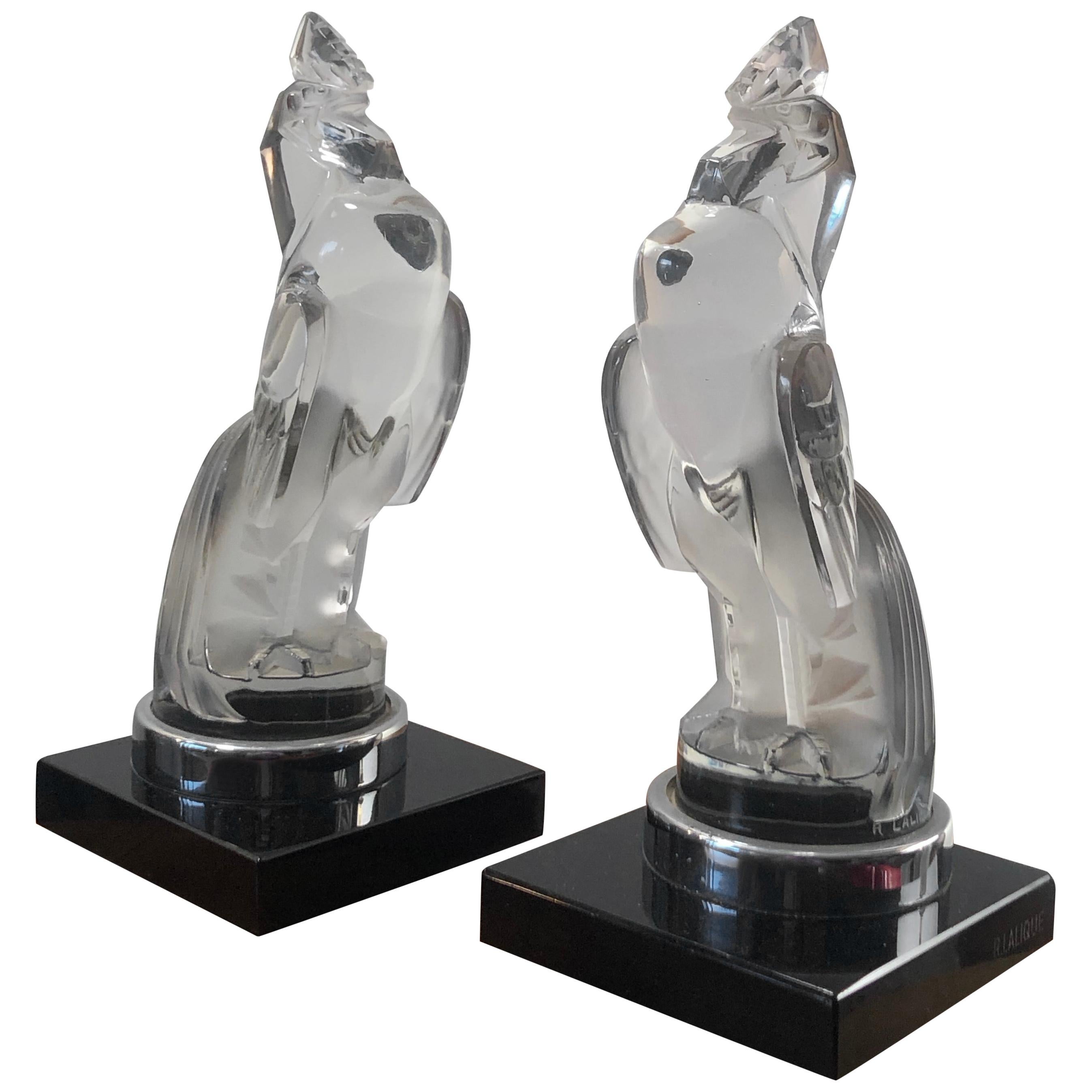 1929 Rene Lalique Pair of Coq Houdan Bookends on Black Glass Bases, Roosters