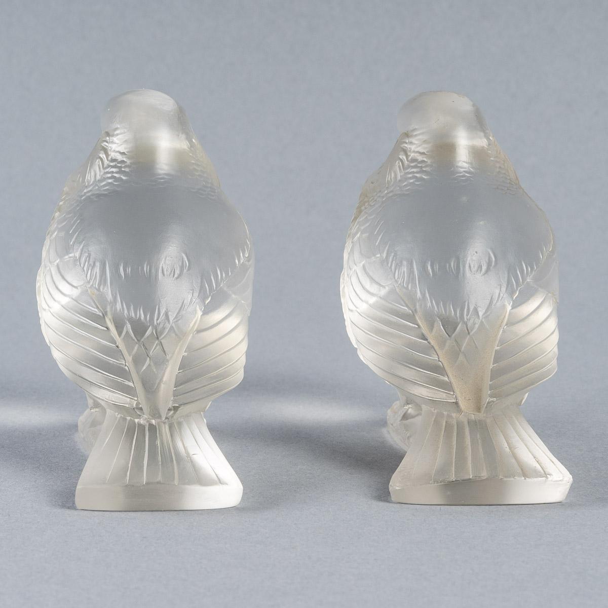 1929 René Lalique Pair of Moineau Fier Paperweight Glass Sparrows In Good Condition In Boulogne Billancourt, FR
