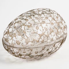 1929 René Lalique Pervenches Egg Box Clear Glass Grey Patina, Daisy Flowers