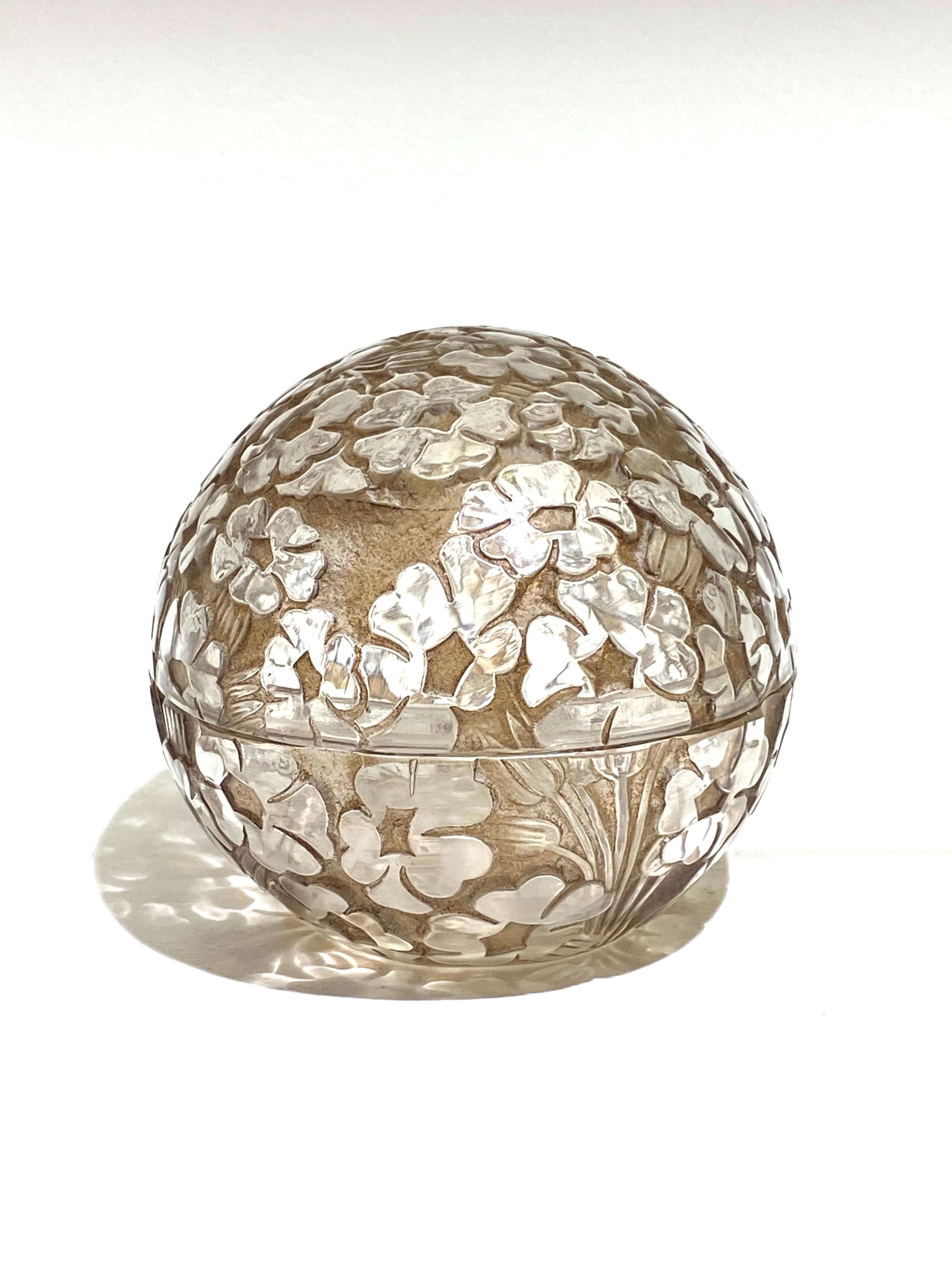 French 1929 René Lalique Pervenches Egg Box Clear Glass Sepia Stain, Daisy Flowers