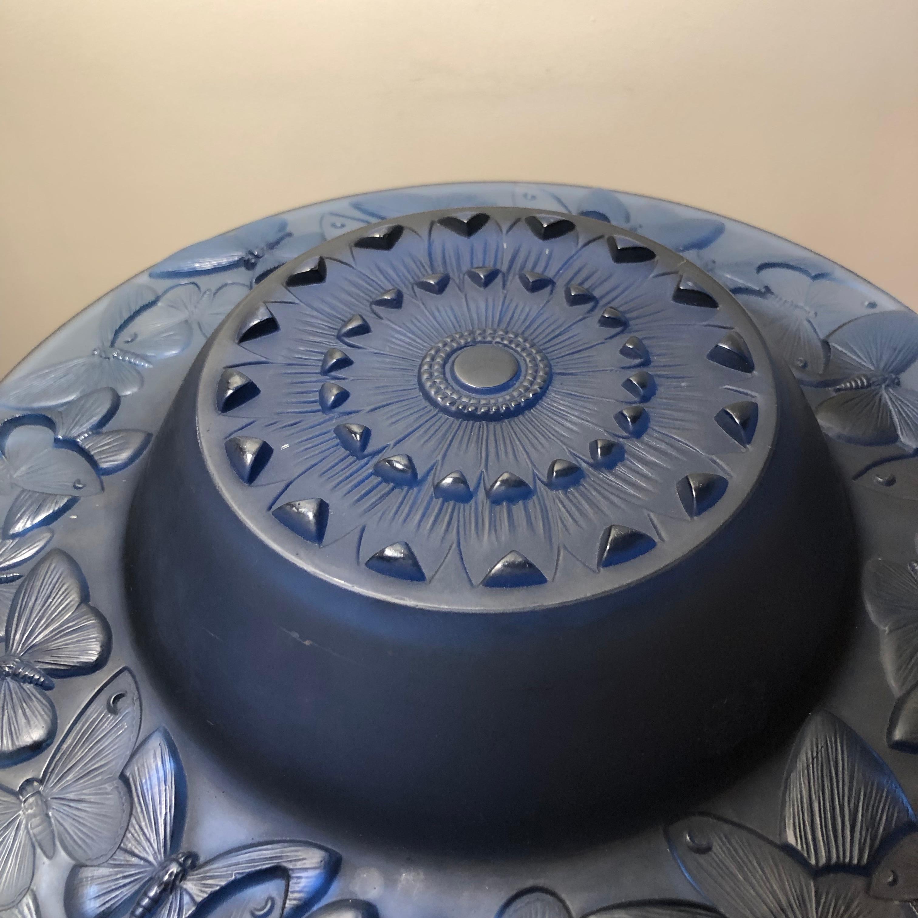 1929 René Lalique Phalenes Bowl Navy Blue Glass, Butterflies, Moths In Good Condition In Boulogne Billancourt, FR