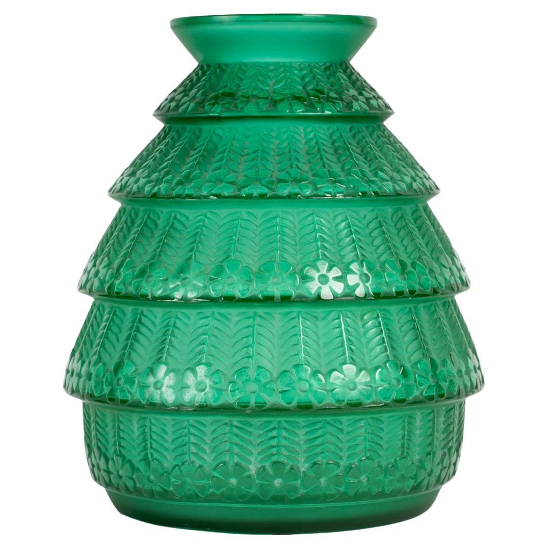 1929 René Lalique - Vase Ferrieres Emerald Green Glass For Sale