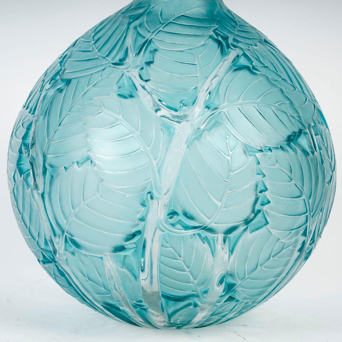 Art Deco 1929 René Lalique Vase Milan Frosted Glass with Electric Blue Patina For Sale