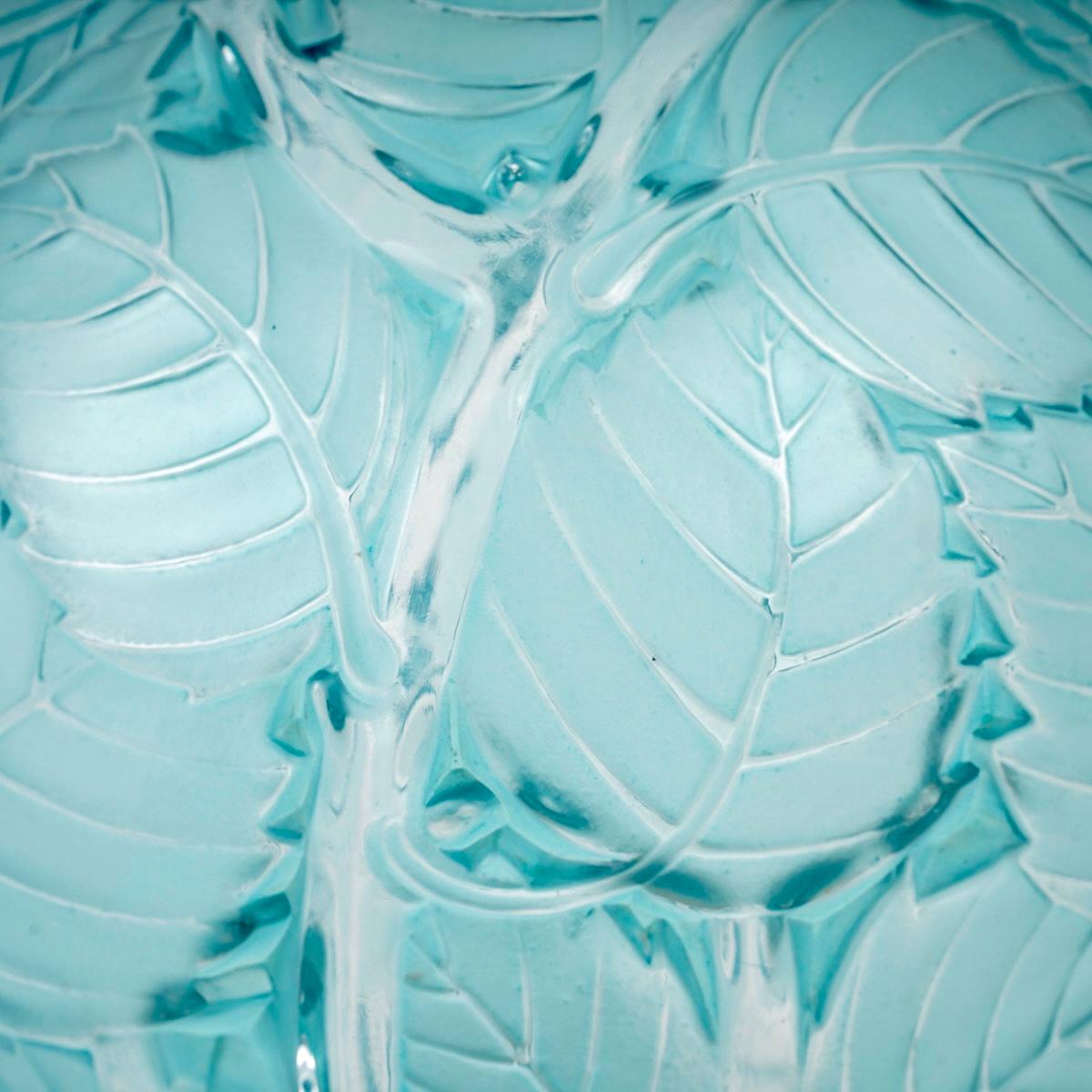 1929 René Lalique Vase Mailand Milchglas mit elektrisch blauer Patina (Art déco)