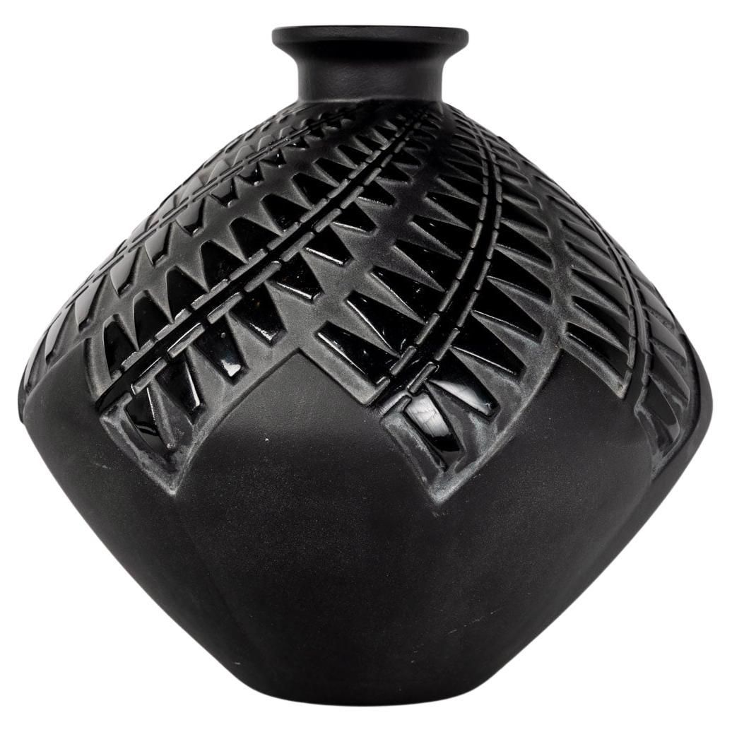 1929 Rene Lalique Vase Montargis Black Glass with White Patina For Sale