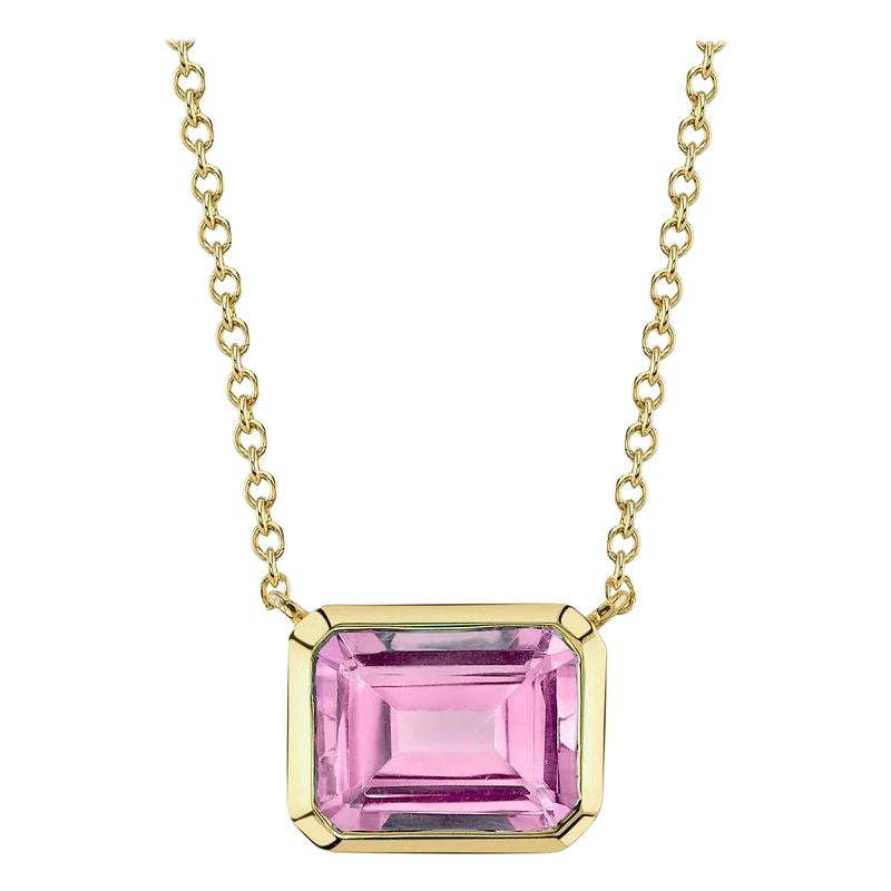 1.92ct Emerald Cut Pink Topaz Bezel Set Necklace en vente