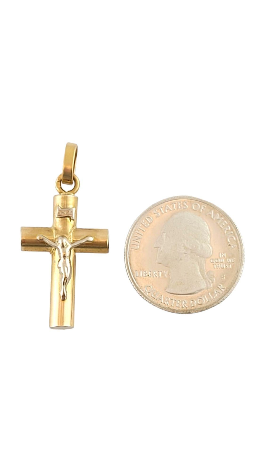 Gorgeous 19.2K white and yellow Portuguese gold pendant representing Jesus on a cross!

Size: 31.7mm X 17.8mm X 7mm

Length w/ bail: 38.1mm

Weight: 4.05 g/ 2.6 dwt

Hallmark: 800 with deer head

Very good condition, professionally polished.

Will