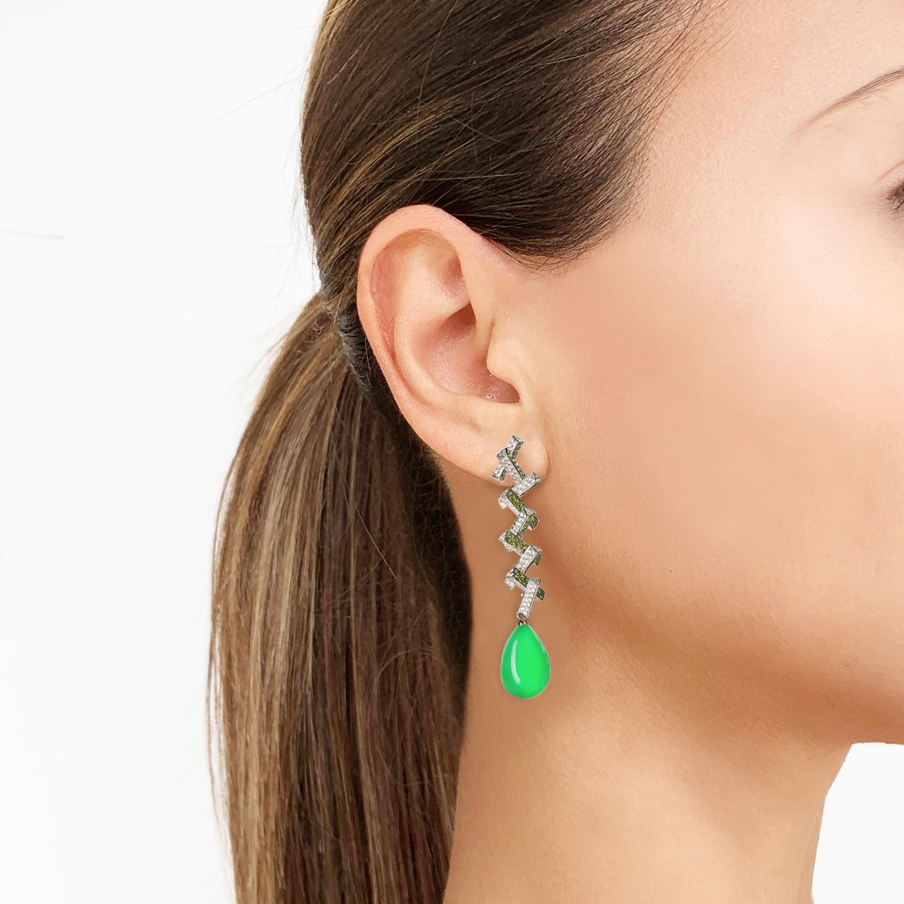 Rosior by Manuel Rosas Contemporary Chandelier Earrings Manufactured in 19,2k White Gold and set with the following:
- 2 Pear Drop Green Opals with 20,65ct, that are Detachable,
- 351 White (G-VVS) Diamonds with 1,56ct,
- 198 Green Diamonds with