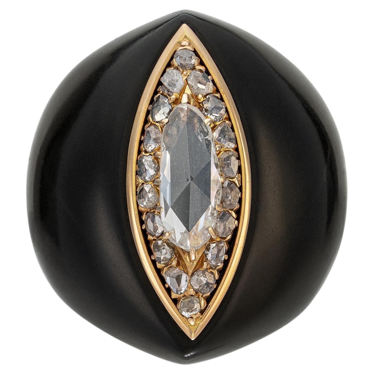 Bague moderne en or avec diamant et ébonite en vente