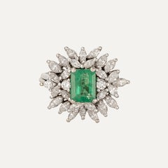 19.2kt White Gold Emerald and Diamond Ring, Antique Style, 20th century