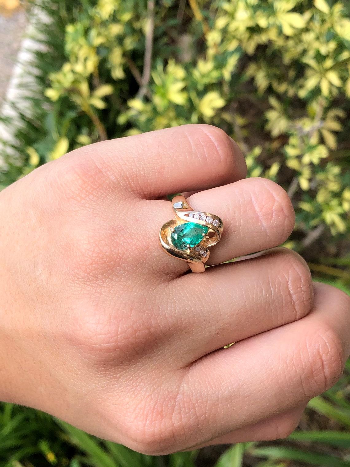 2.02tcw 14K Colombian Emerald-Pear Cut & Diamond Statement Gold Ring In New Condition For Sale In Jupiter, FL