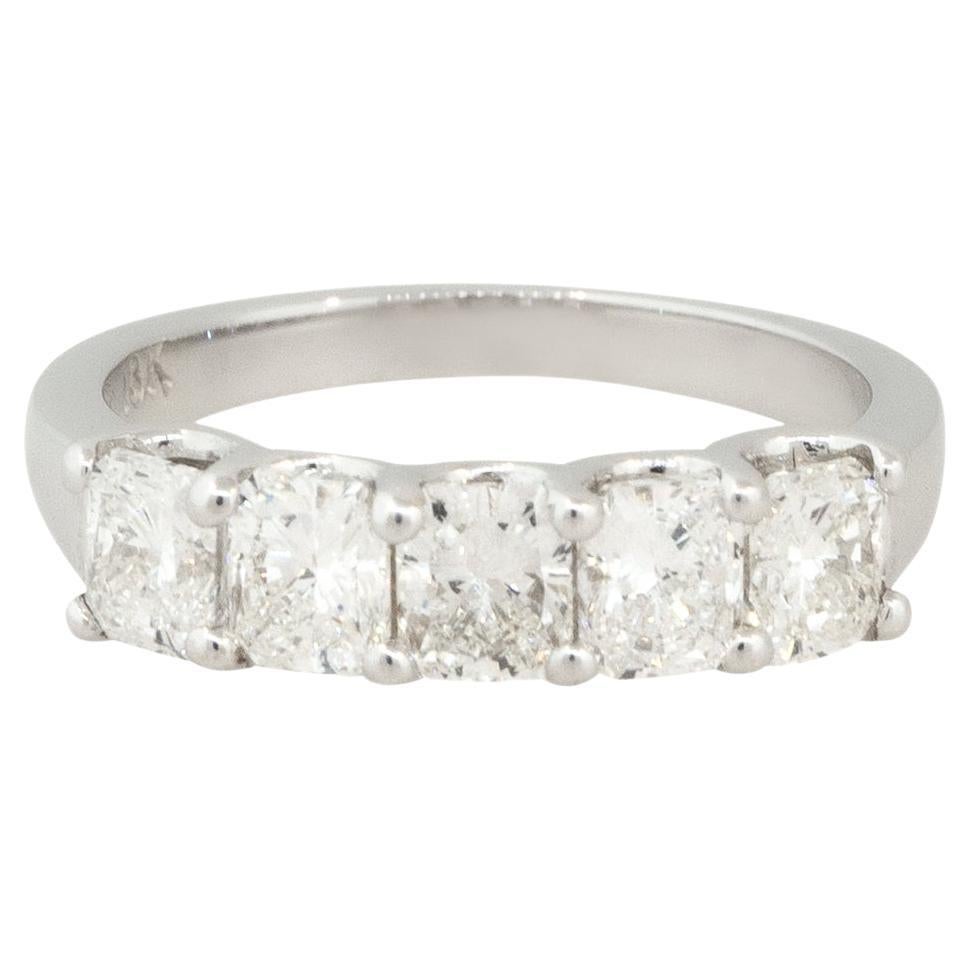 Alianza de boda de diamantes talla radiante de 1,93 quilates y 5 piedras 18 quilates en stock