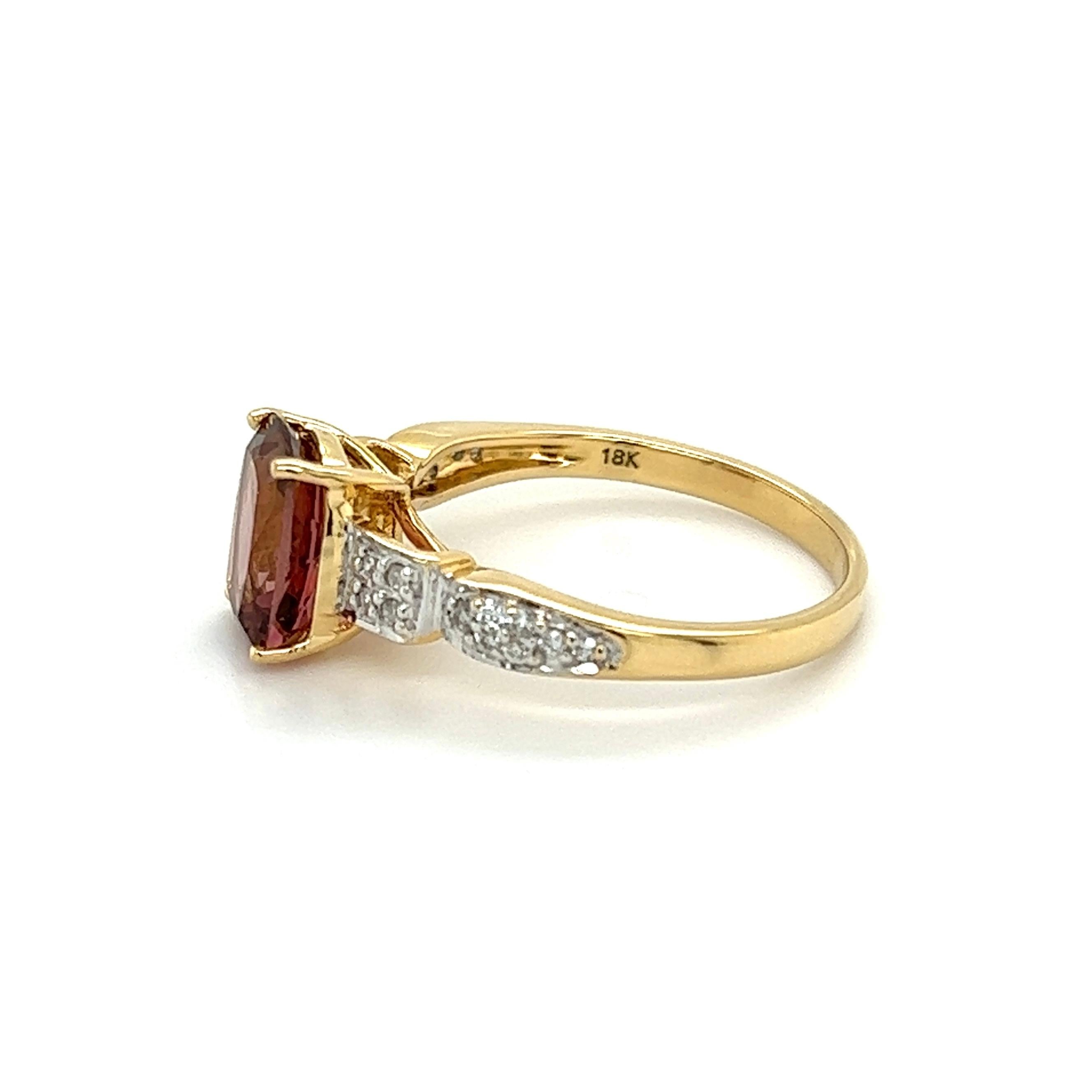 1.93 Carat Cushion Pink Tourmaline and Diamond Gold Cocktail Ring In Excellent Condition For Sale In Montreal, QC