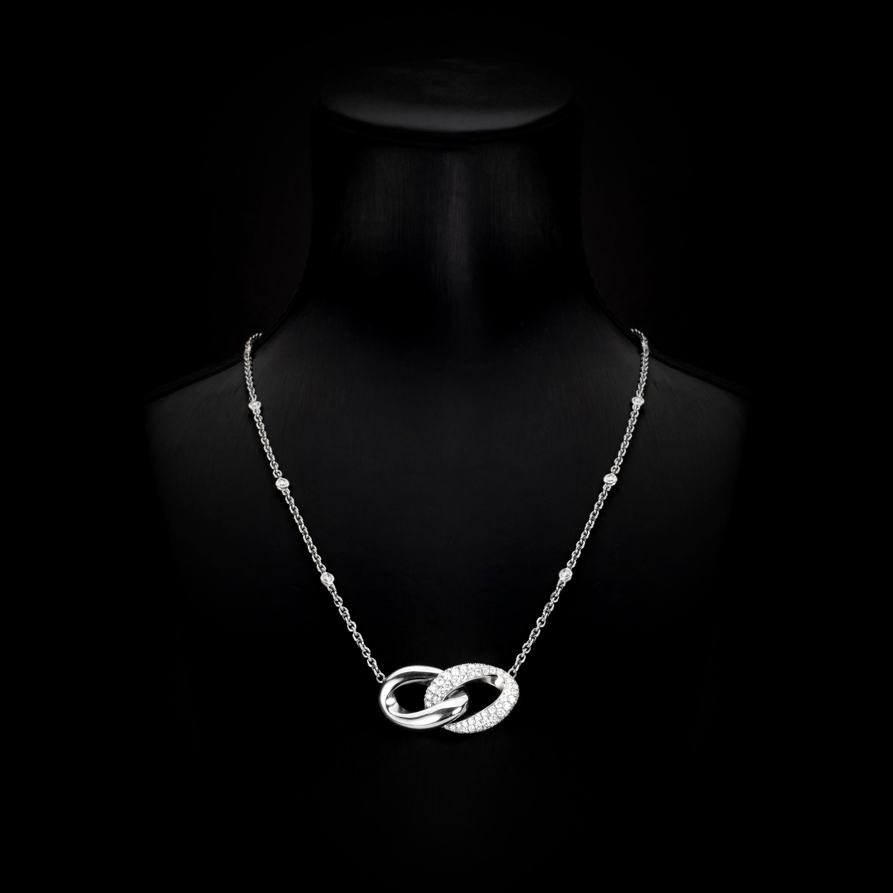 Contemporary 1.93 Carat Diamond 18 Karat White Gold Interlocking Loop Pendant Necklace