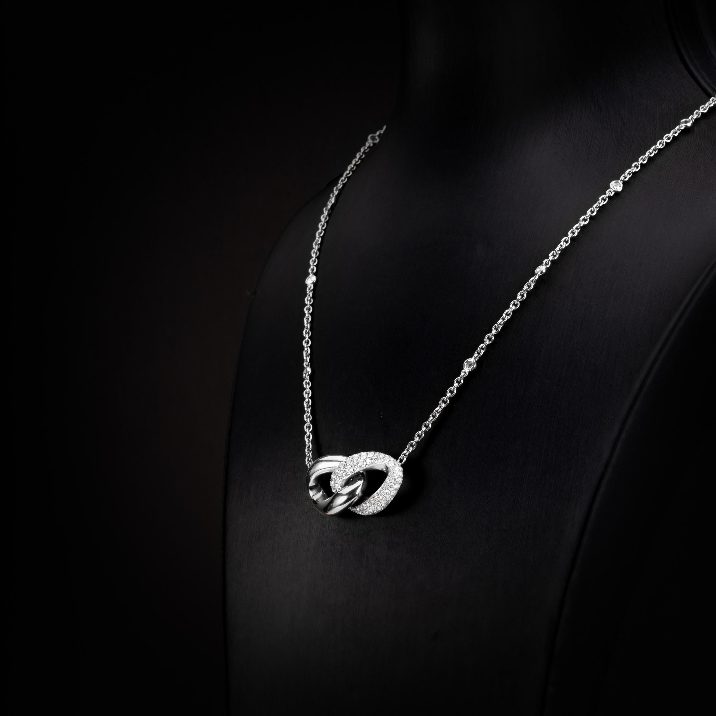 1.93 Carat Diamond 18 Karat White Gold Interlocking Loop Pendant Necklace In New Condition In Hong Kong, Kowloon