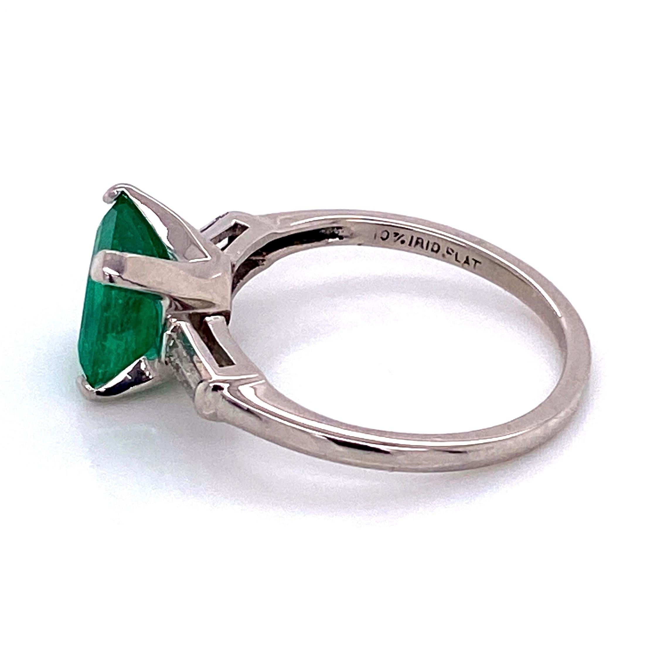Modernist 1.93 Carat Green Emerald and Baguette Diamond Platinum Ring Estate Fine Jewelry