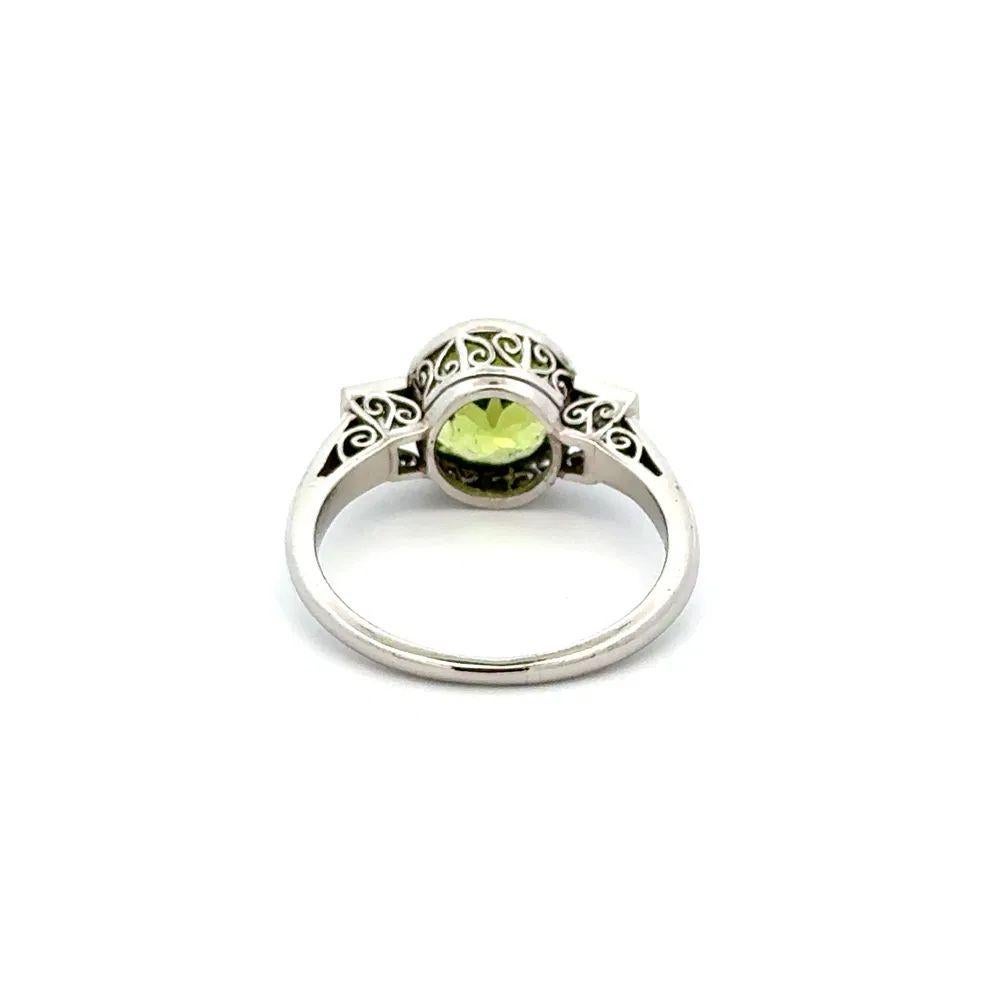 1.93 Carat Peridot and Diamond Platinum Vintage Ring In Excellent Condition For Sale In Montreal, QC