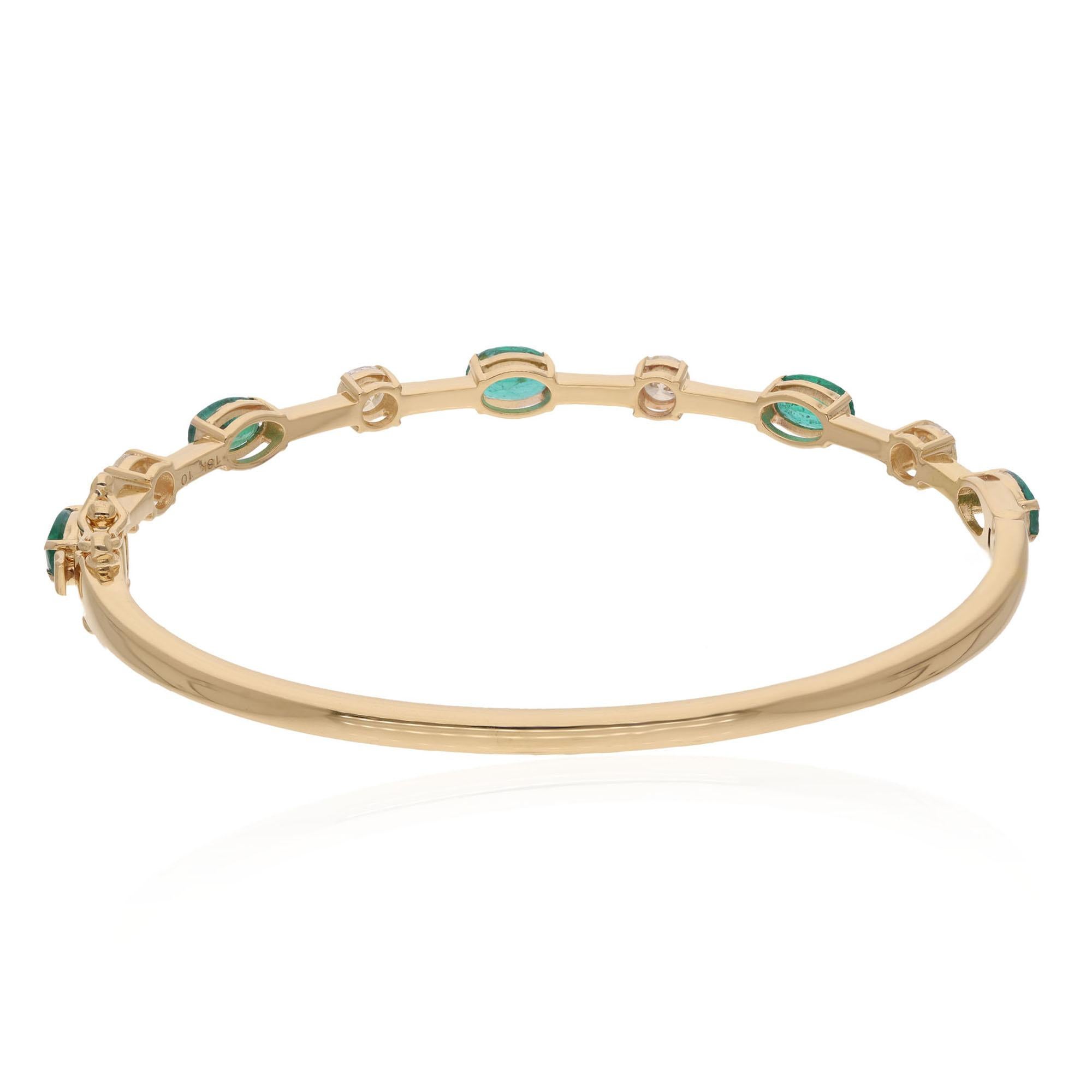 Moderne 1.93 Carat Zambian Emerald Bangle 0.76 Ct SI/HI Diamond Bracelet en or jaune 18k en vente