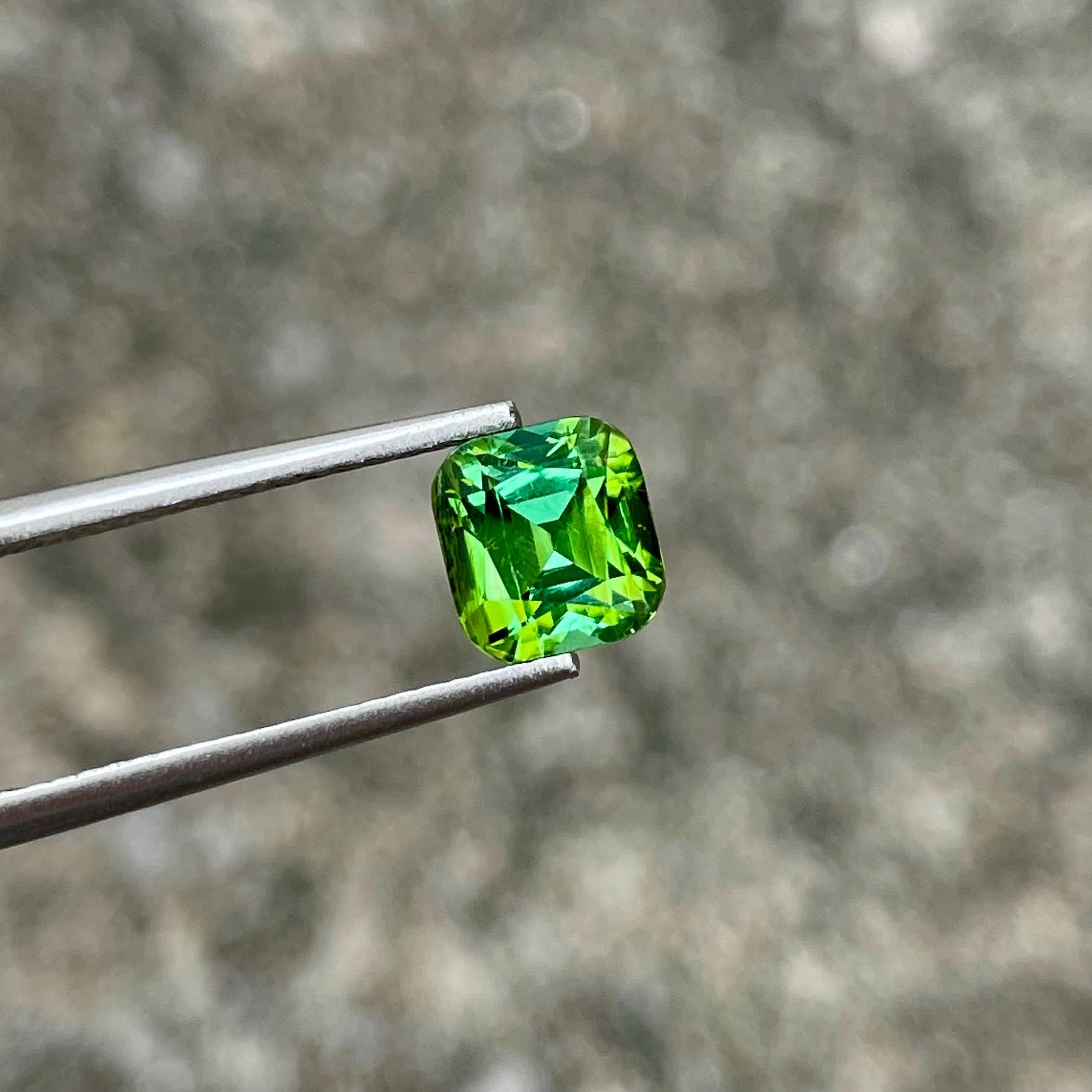 Pierre tourmaline afghane taille coussin vert menthe 1.93 carats Neuf - En vente à Bangkok, TH