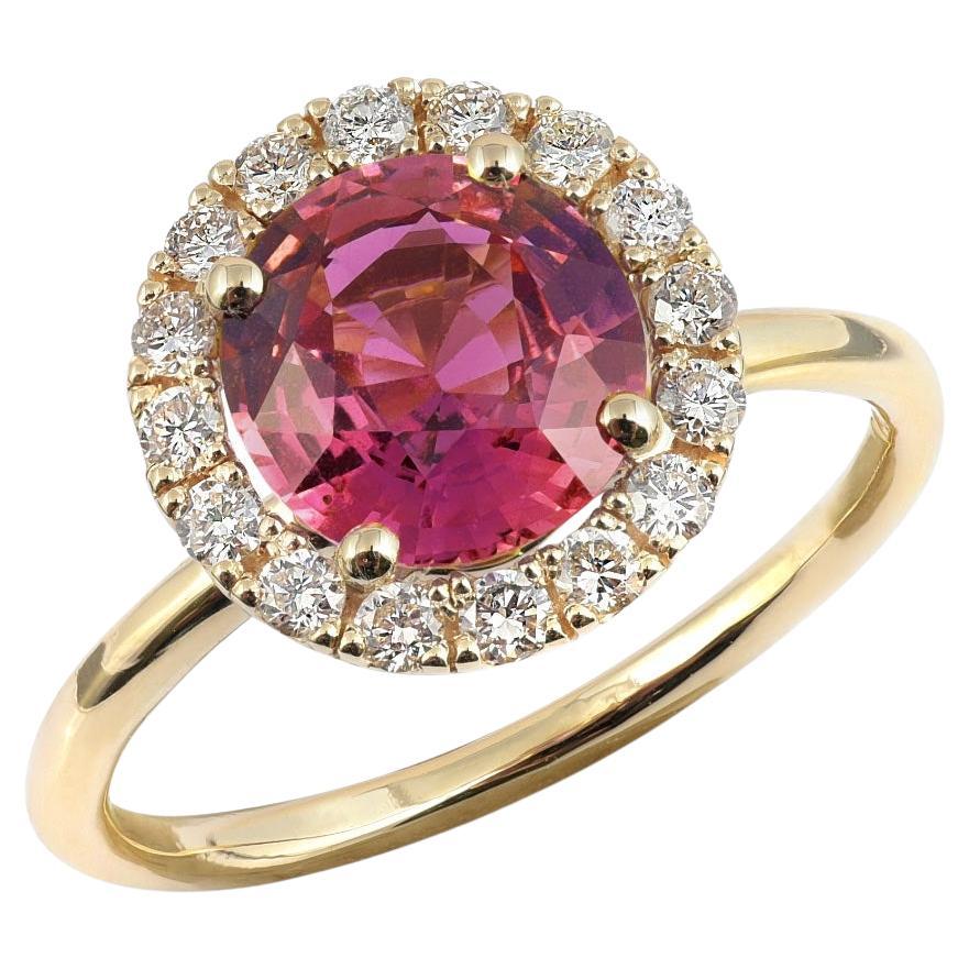 1.93 Carats Pink Sapphire Diamonds set in 14K Yellow Gold Ring For Sale