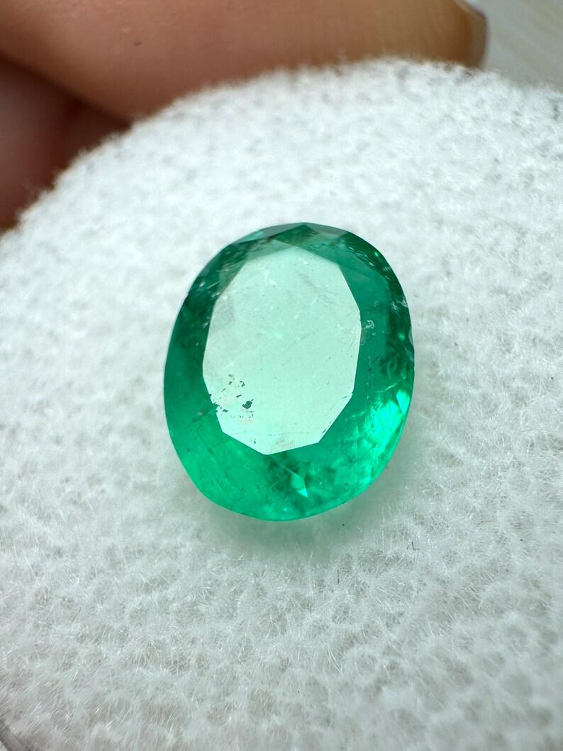 Stein: Smaragd
Gewicht: 1,93 Karat
Form: Ovaler Schliff
Klarheit: Transparent
Lüster: Sehr gut
Farbe: Grün
Abmessungen: 9,52 mm x 7,31 mm x 4,58 mm
Geografische Herkunft: Kolumbien
Behandlung: Natürlich, Ölen

Anmerkungen: Aufgrund der