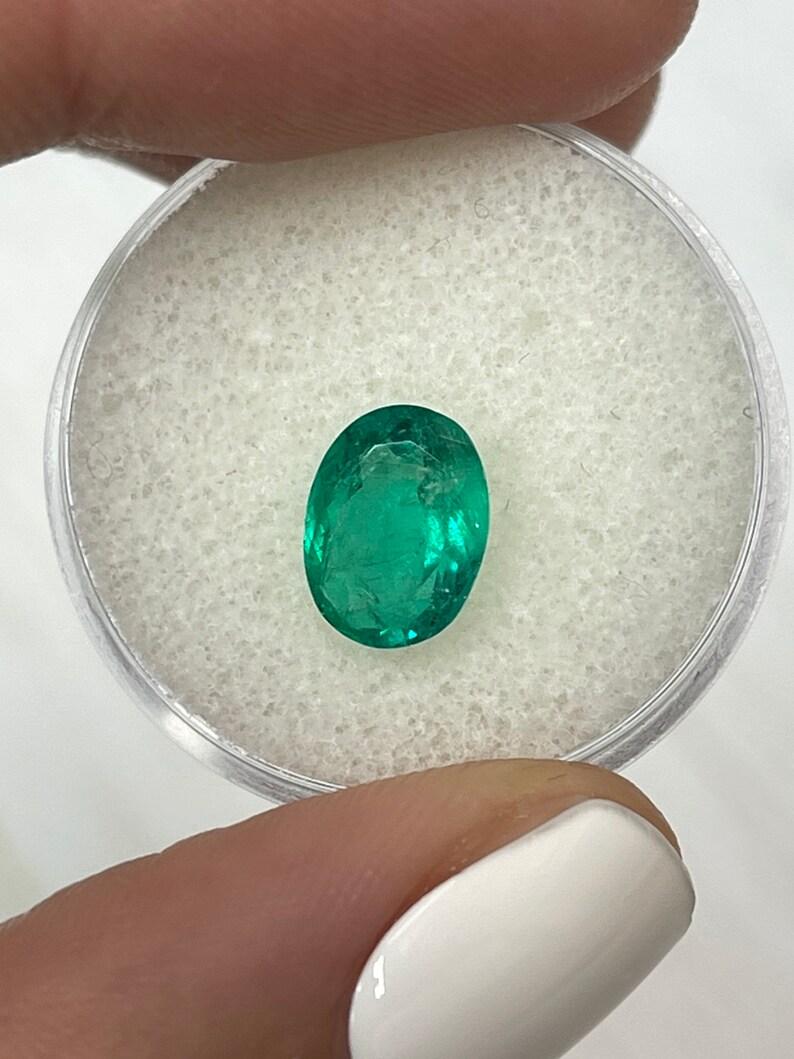 1.93 Ct 9.5x7.3 Grüner Kolumbianischer Ovaler Smaragd Loser Edelstein (Ovalschliff) im Angebot