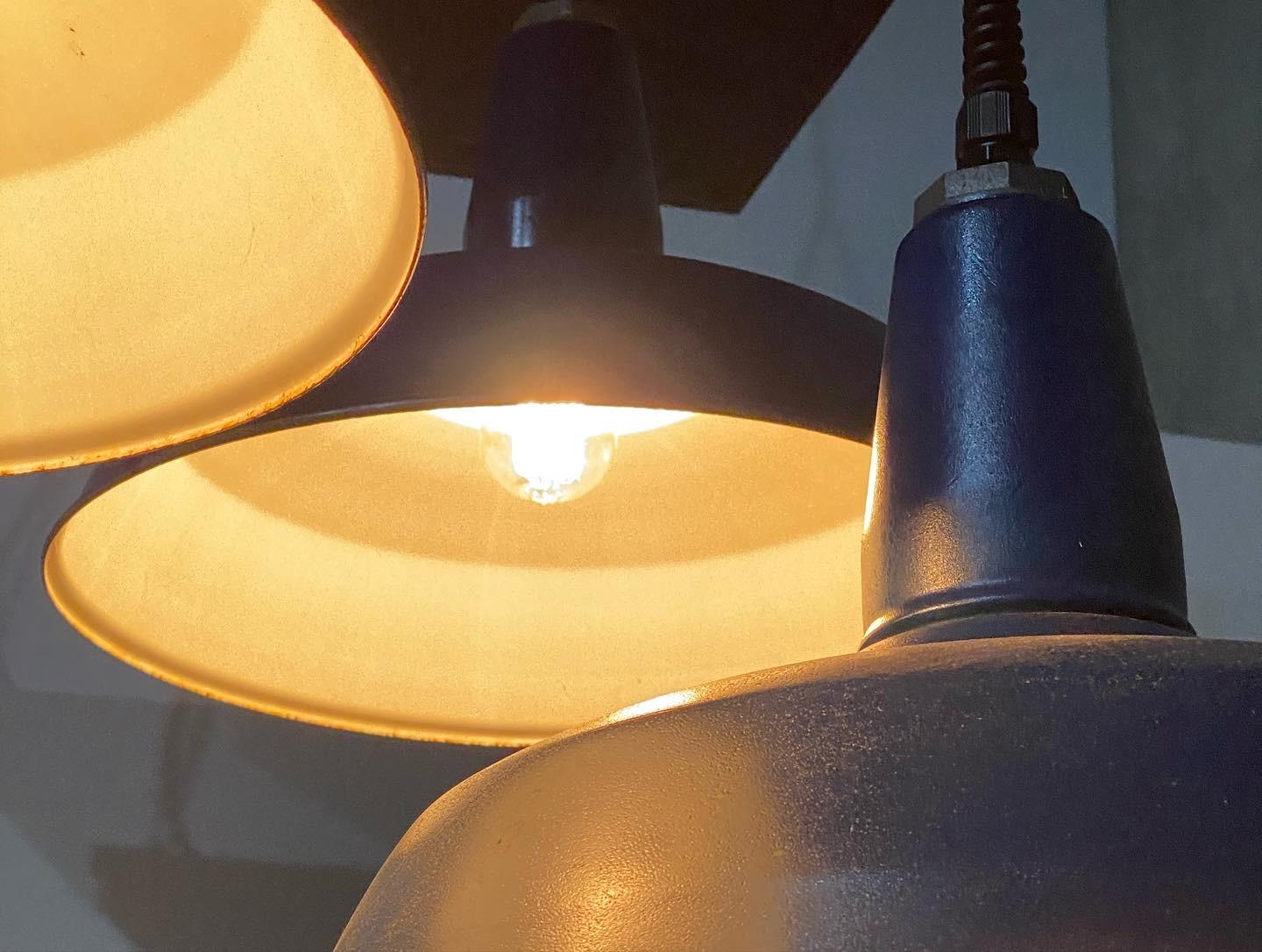 1930 Benjamin Enamel Industrial Pendant Lights In Good Condition In Surrey, BC
