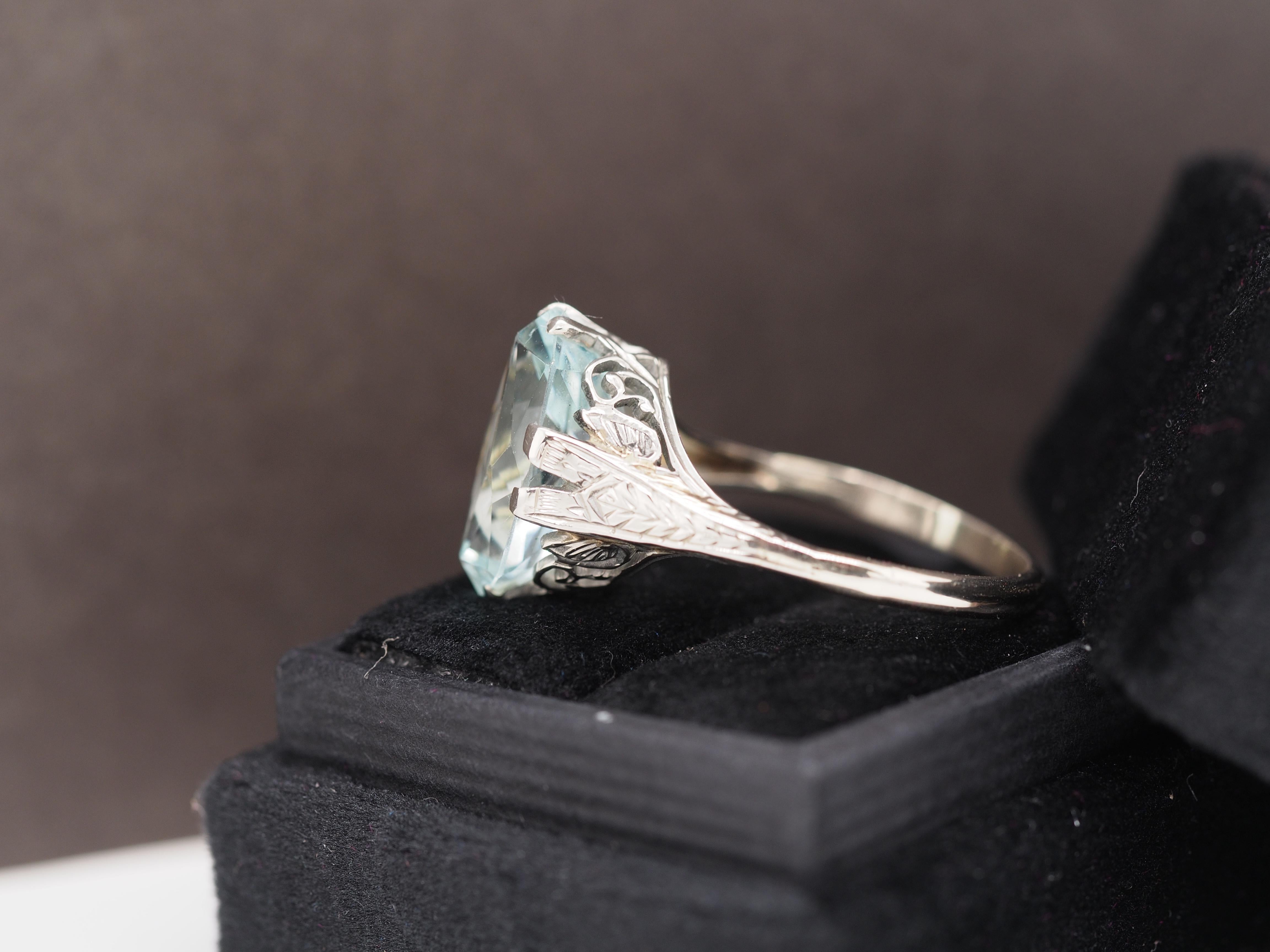 Art Deco 1930 18K White Gold Aquamarine Engagement Ring For Sale