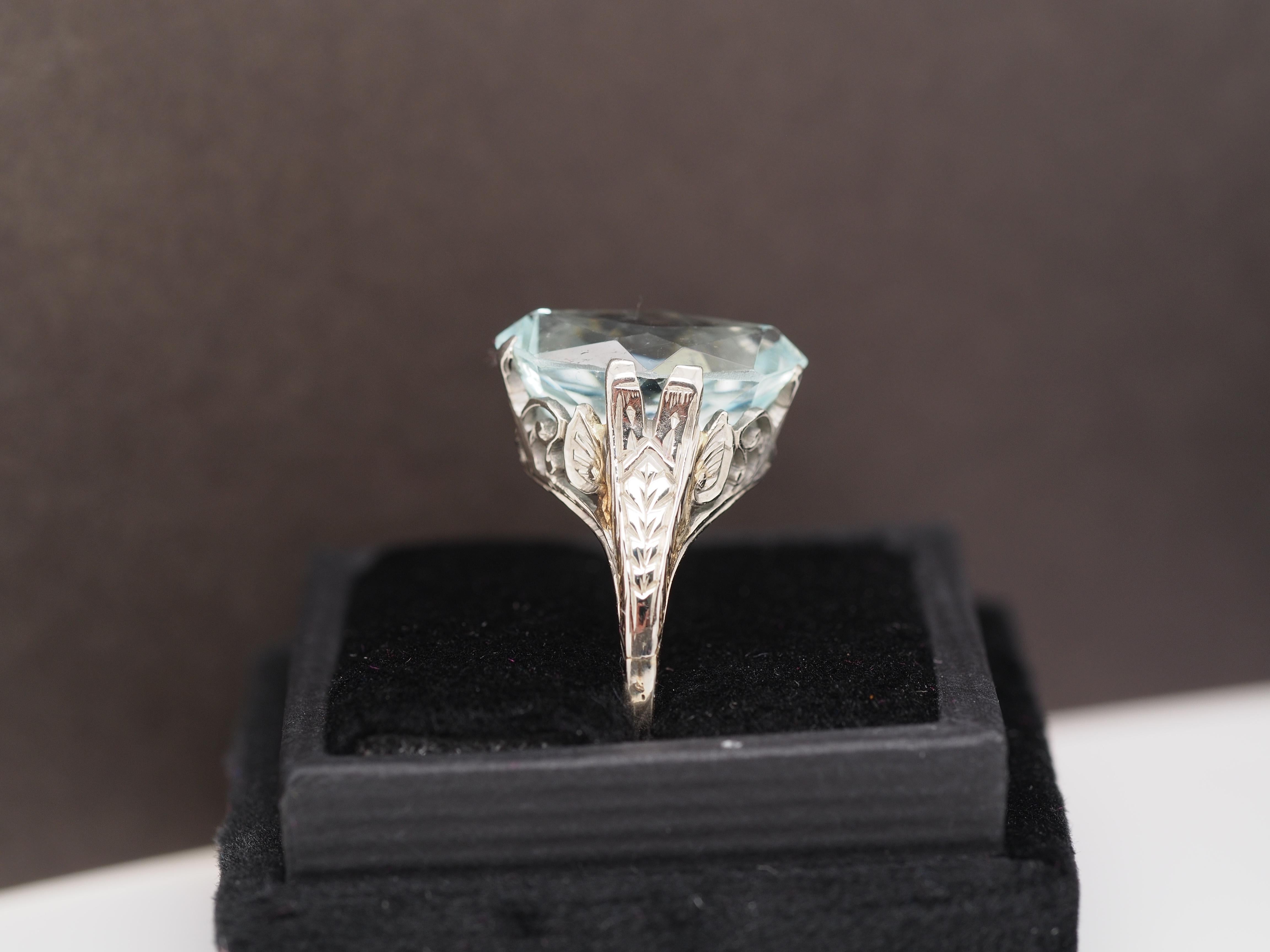 Marquise Cut 1930 18K White Gold Aquamarine Engagement Ring For Sale