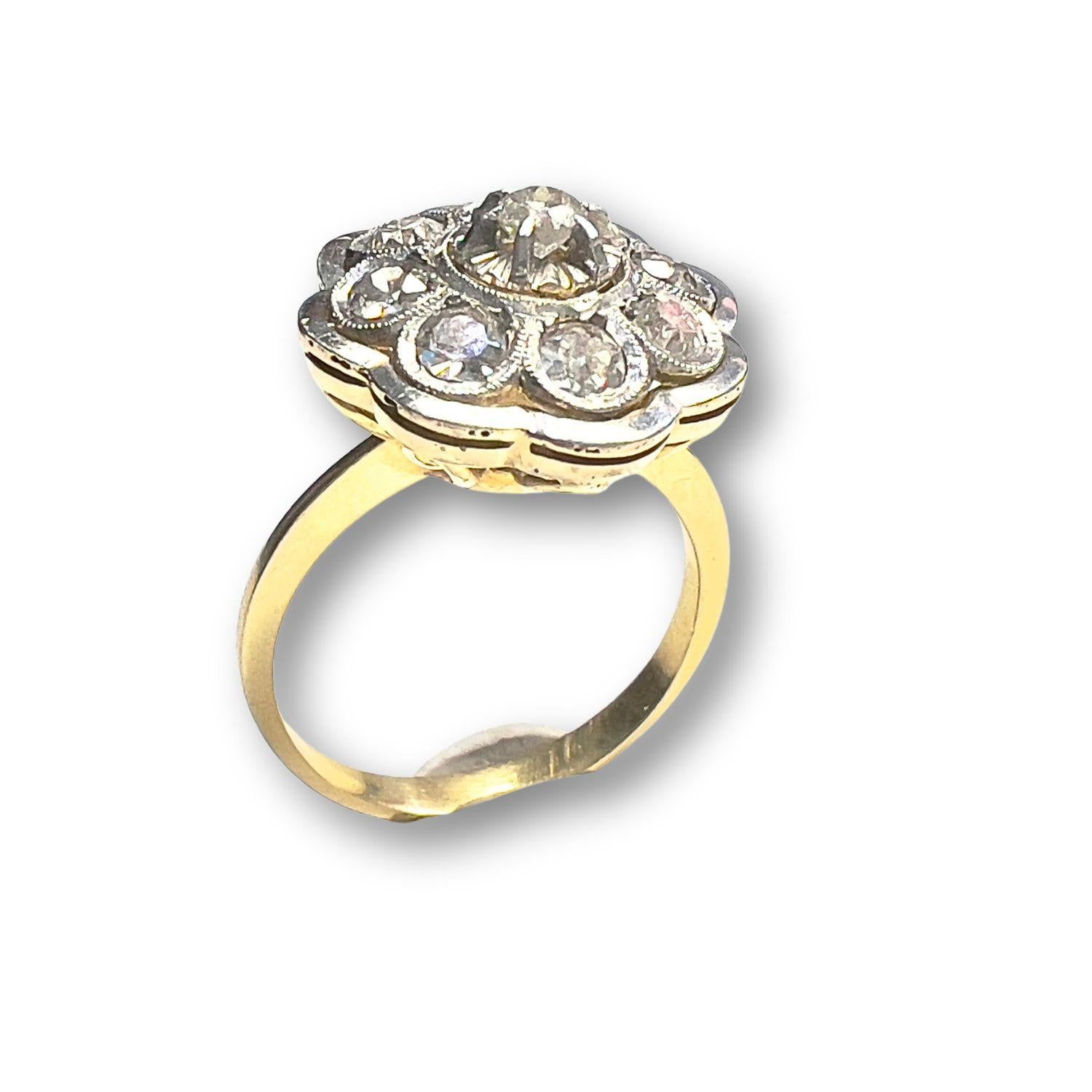 1930-1935 Art Deco Design Diamonds 18k Yellow Gold Ring In Good Condition For Sale In MADRID, ES