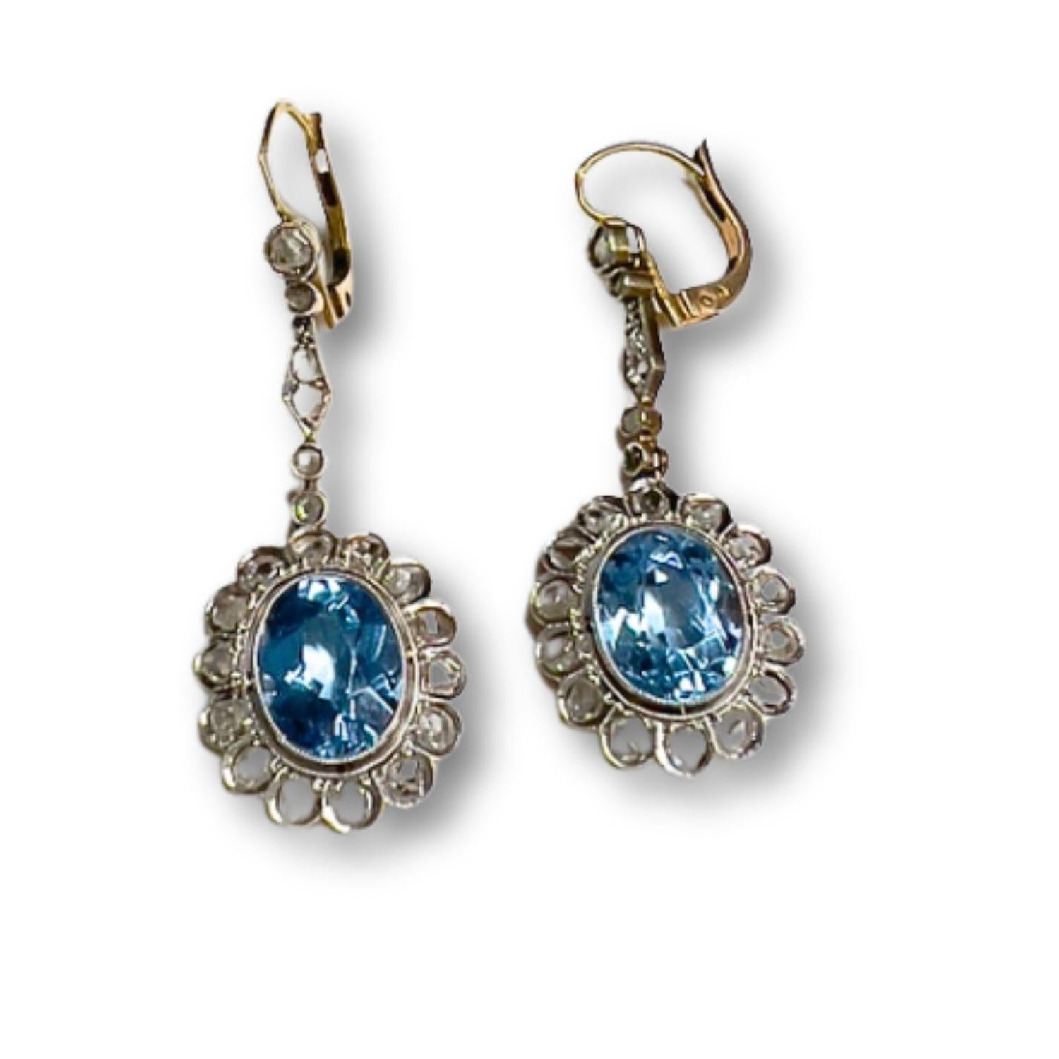 Ohrring aus Gold und Platin im Stil von 1930-1935 mit Diamanten und blauem Topas (Rosenschliff) im Angebot