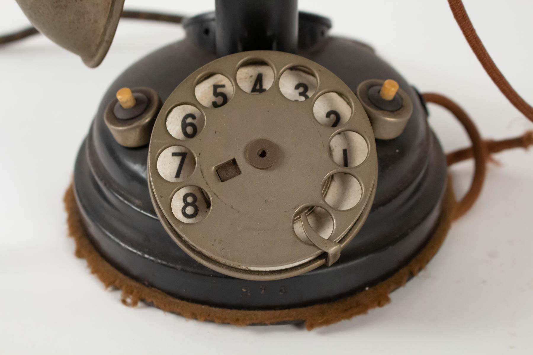 1930-1940 Telephone, Thomson-houston Telephone Company 
Measures: H 32cm, D 15cm.
 